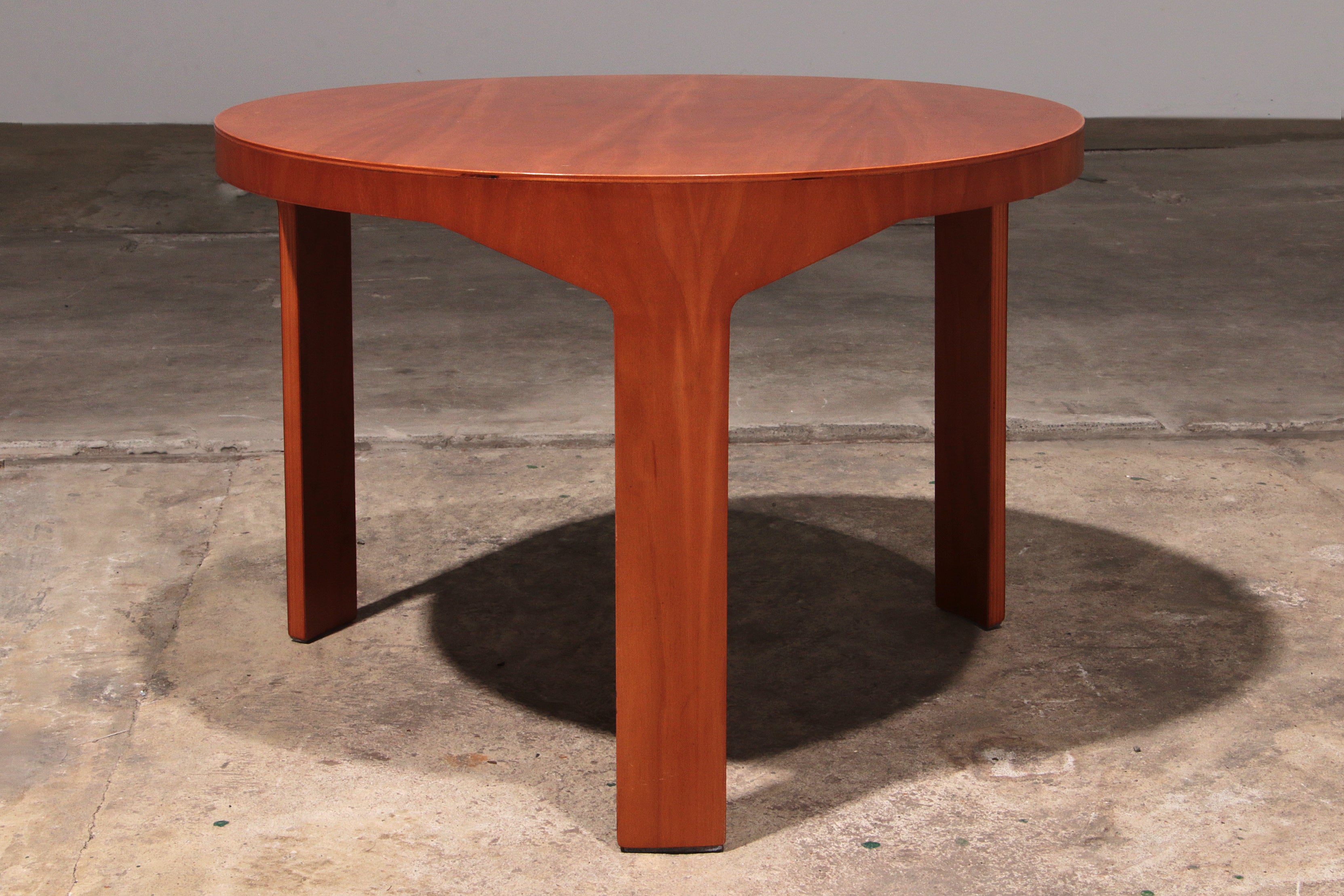 Mooie houten bijzettafel met vintage jaren 70