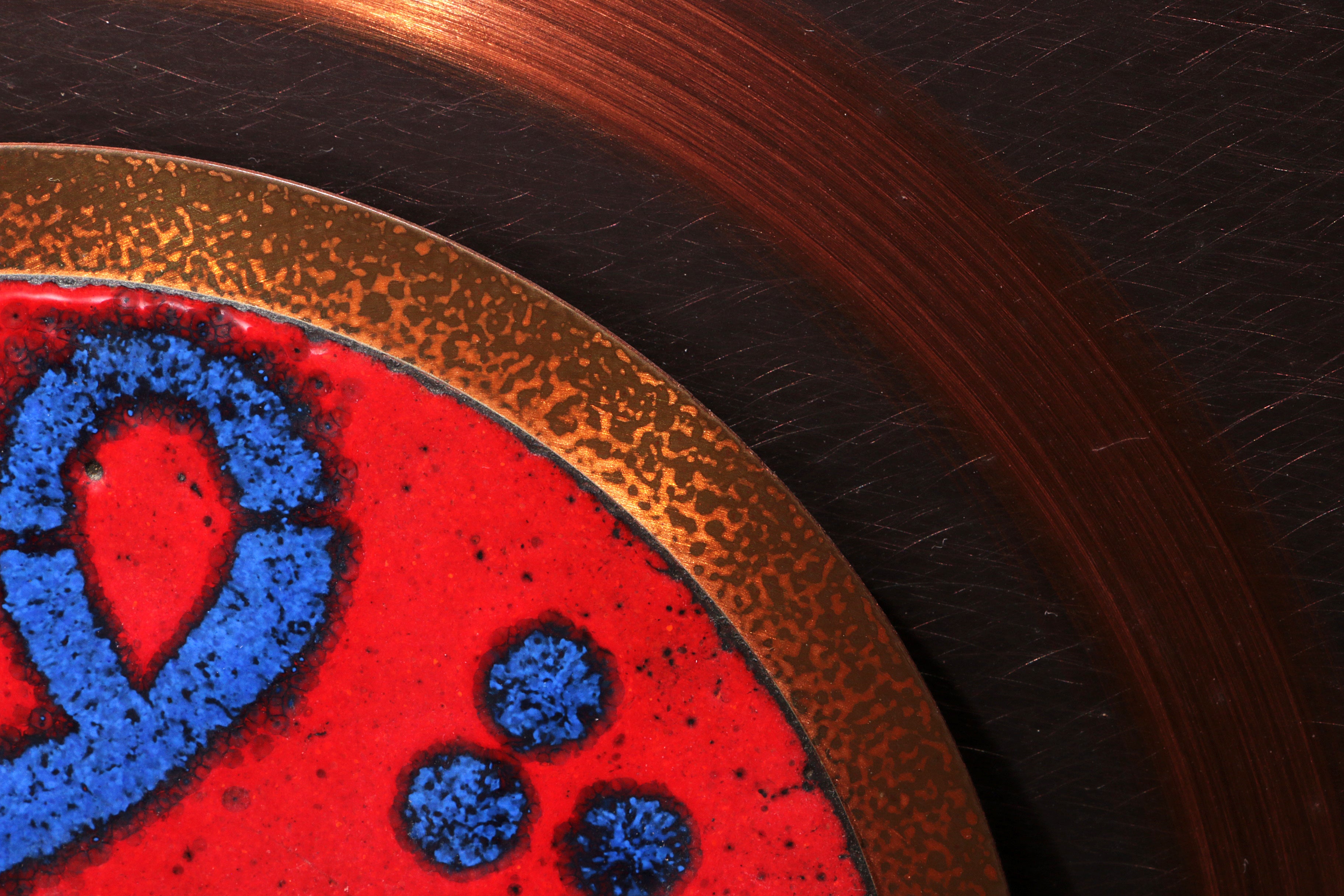 Handgemaakt Koperen Wandkunstwerk met Emaille Details - Muzieklijn Design