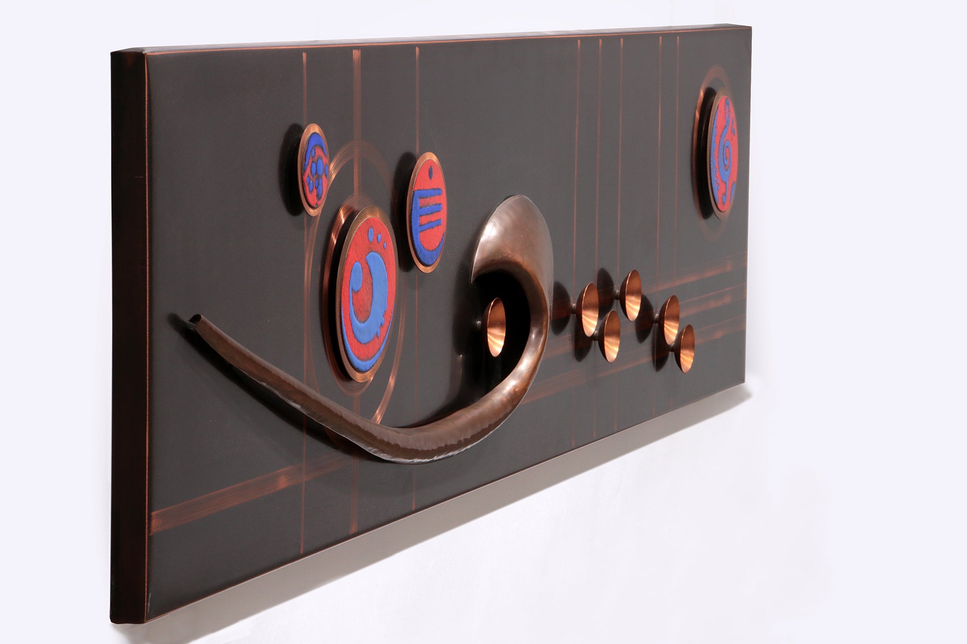 Handgemaakt Koperen Wandkunstwerk met Emaille Details - Muzieklijn Design