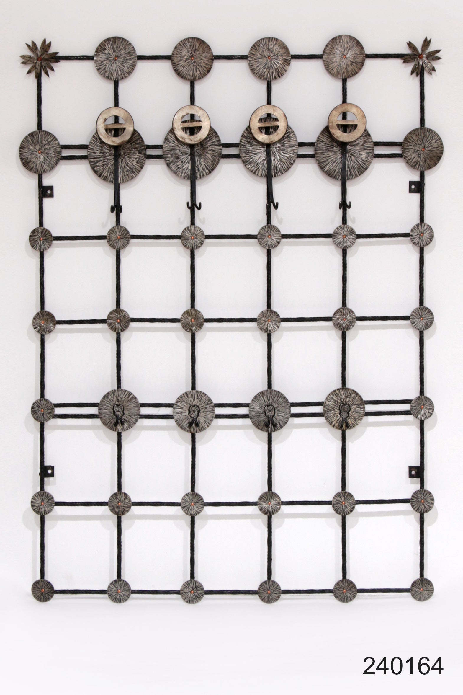 Brutalist wandkapstok met 12 haken gemaakt van metaal,1970