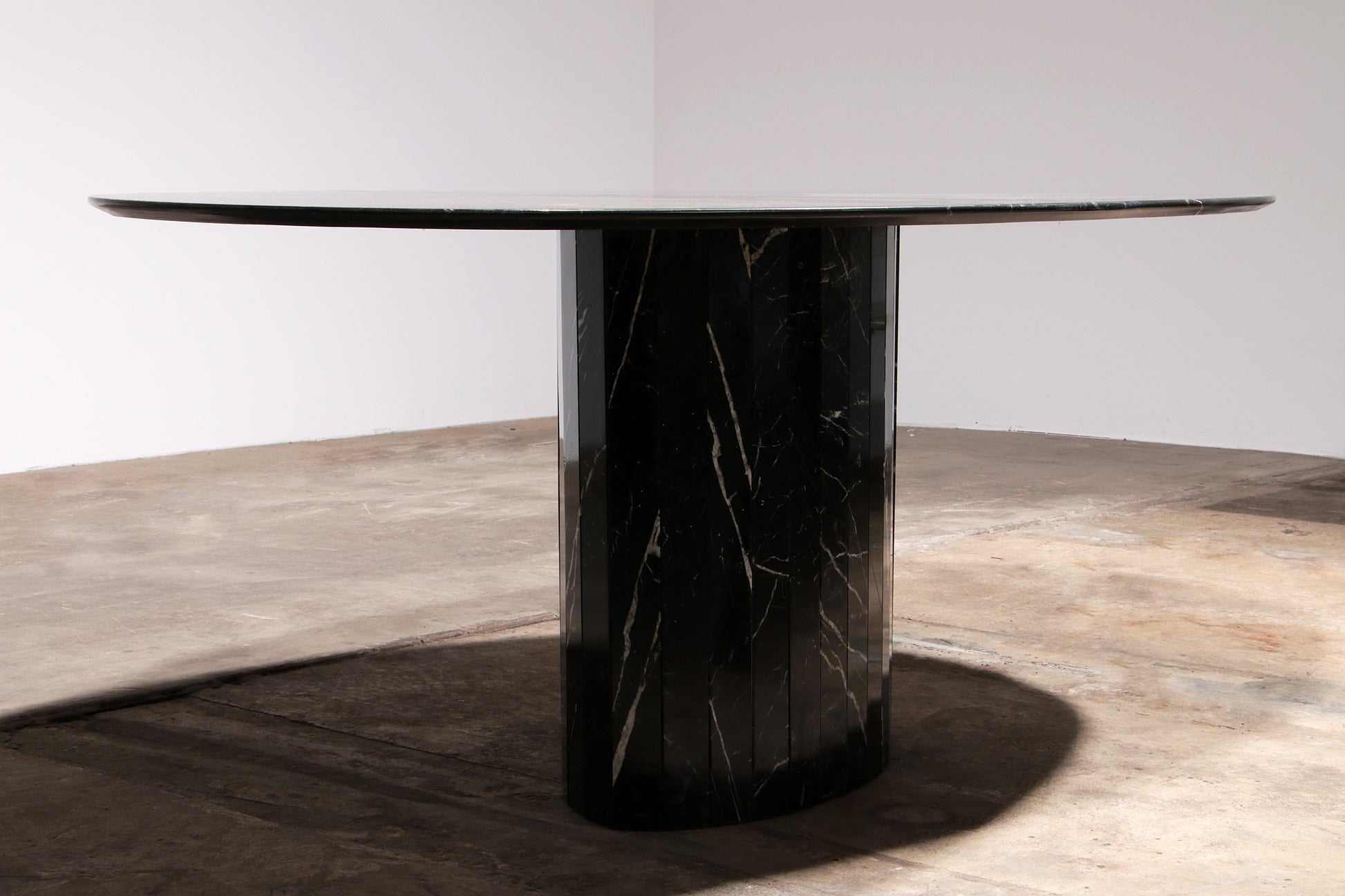 Vintage Oval Black Marble Dining Table, 1970s Italian Design