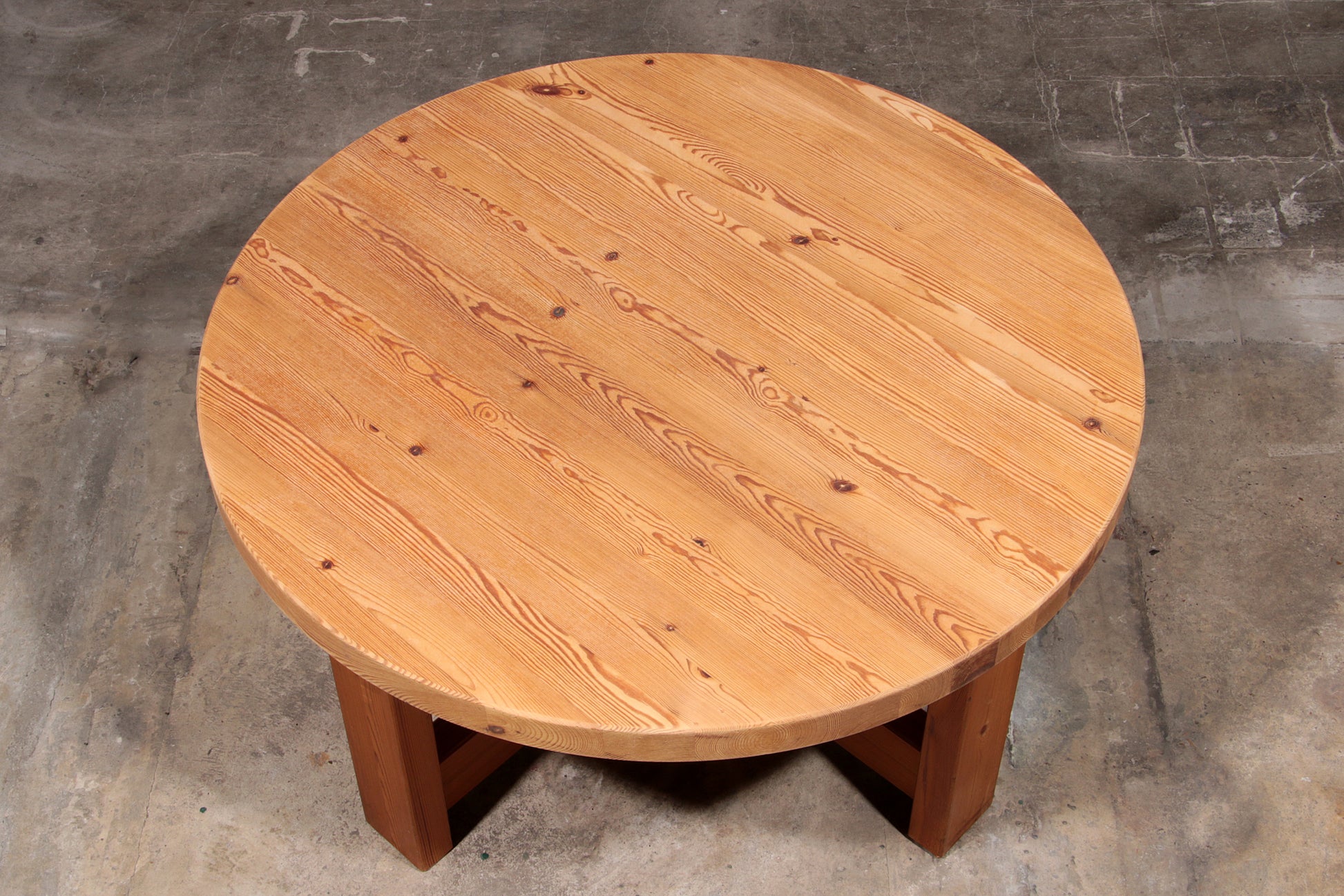 Round Pine Coffee Table Scandinavia 1970