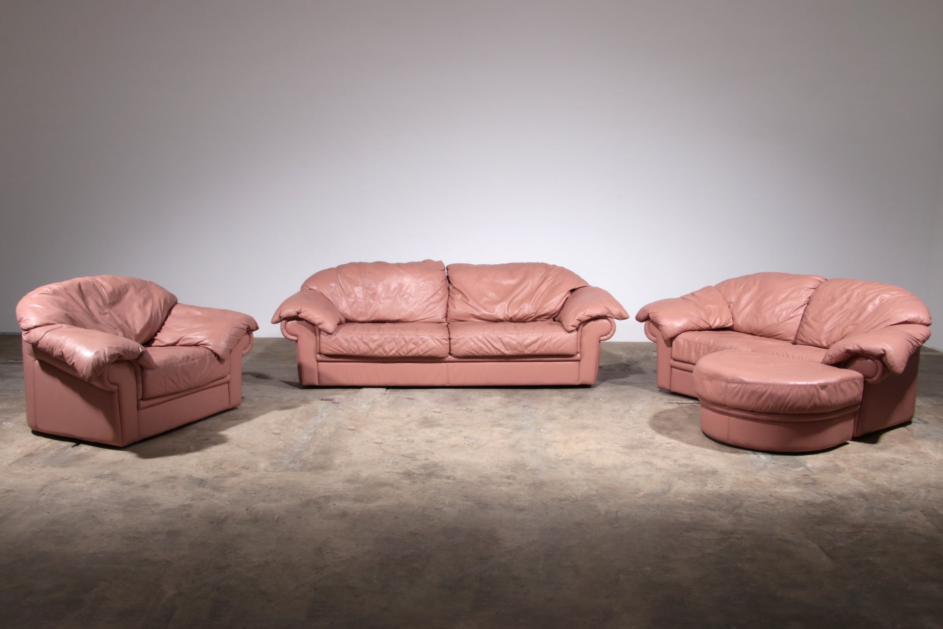 Vintage Italian Lounge Set – 4-Piece Rose Pink Leather (1970s)