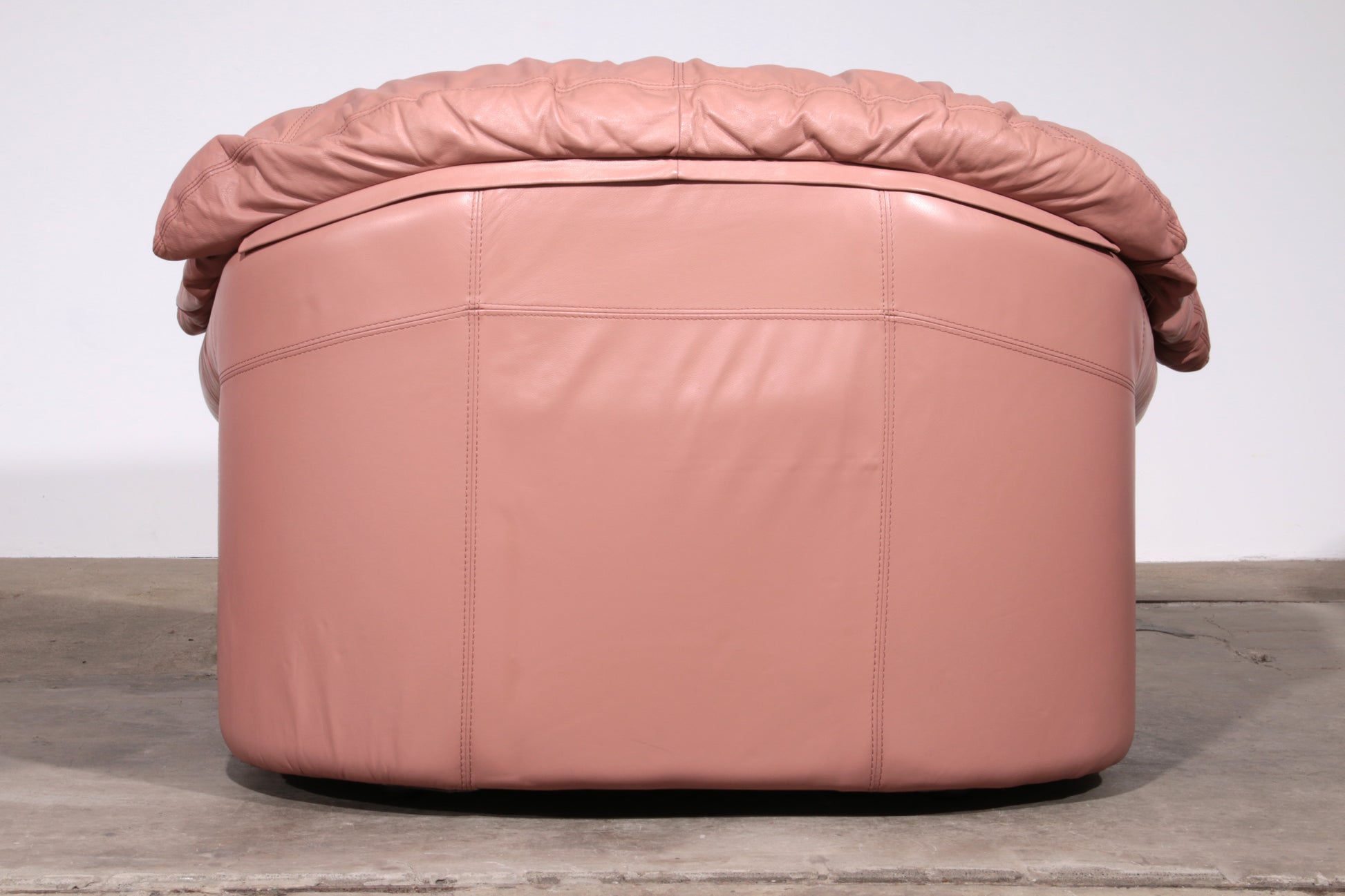 Vintage Italian Lounge Set – 4-Piece Rose Pink Leather (1970s)
