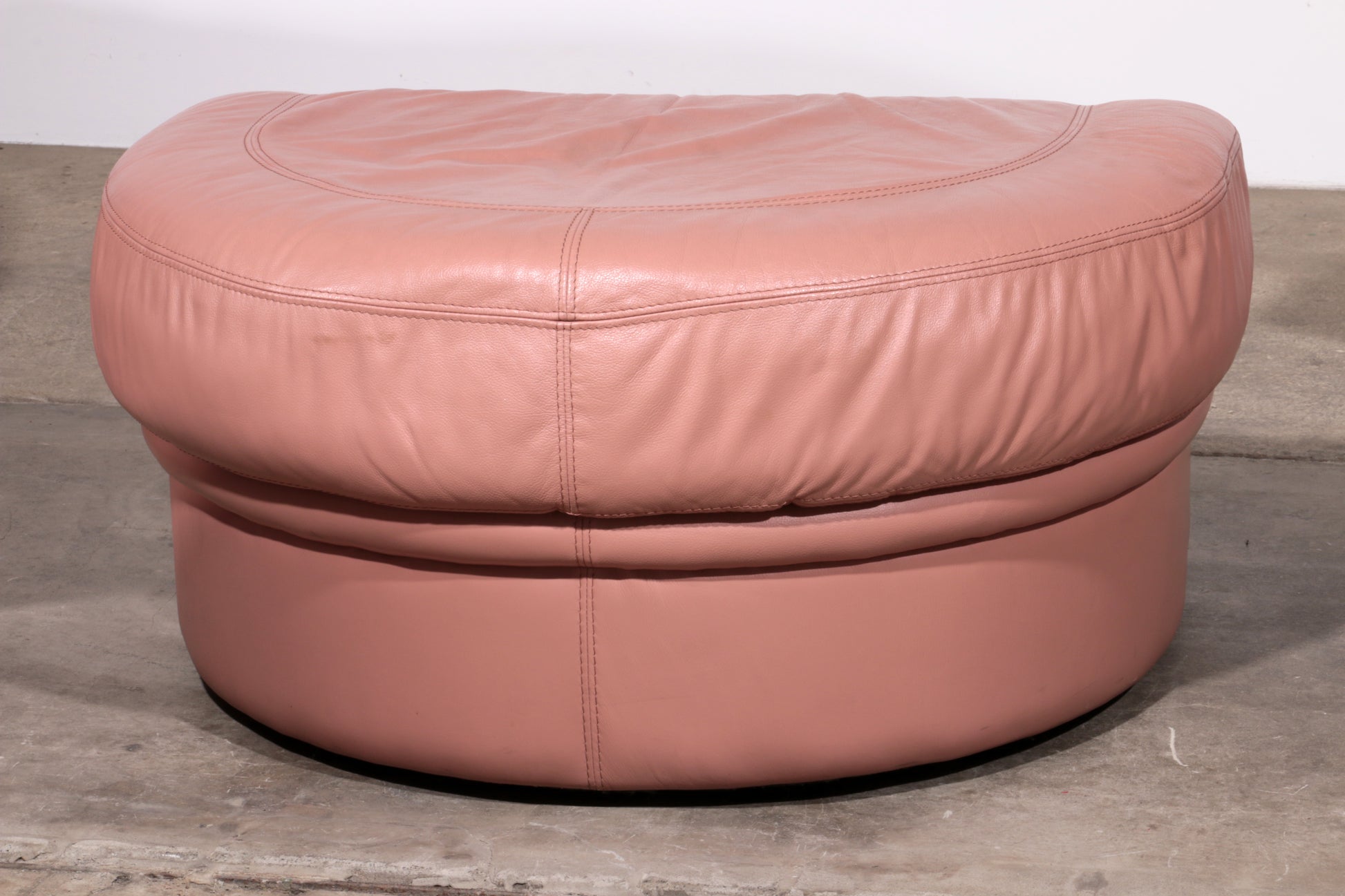 Vintage Italian Lounge Set – 4-Piece Rose Pink Leather (1970s)
