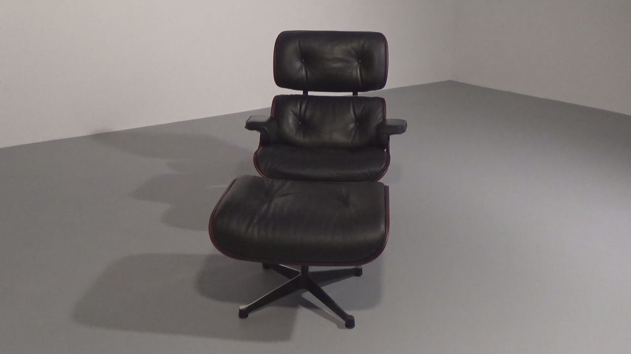 Vitra Eames Lounge Chair & Ottoman in Black leather