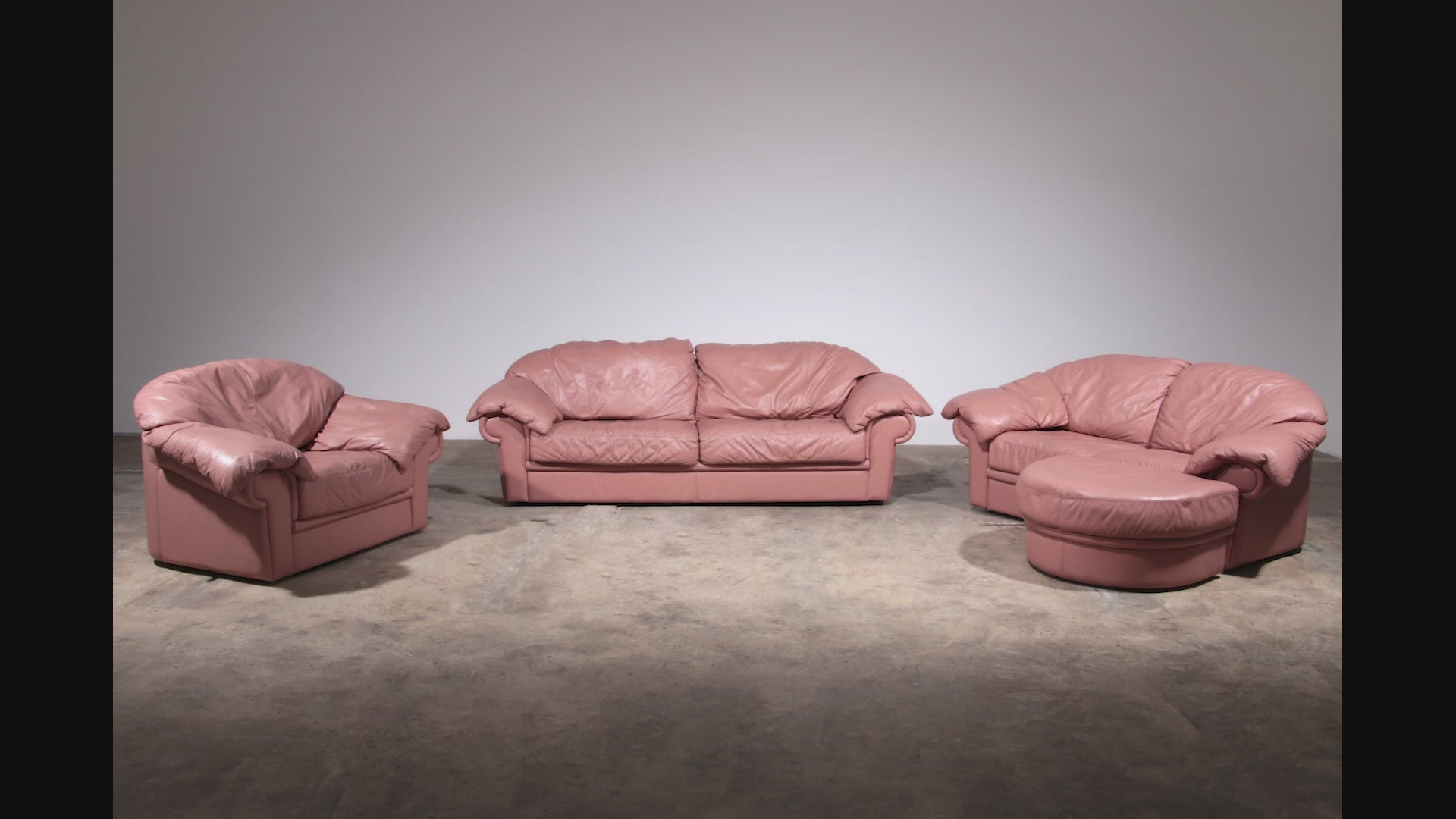 Vintage Italian Lounge Set – 4-Piece Rose Pink Leather (1970s)
