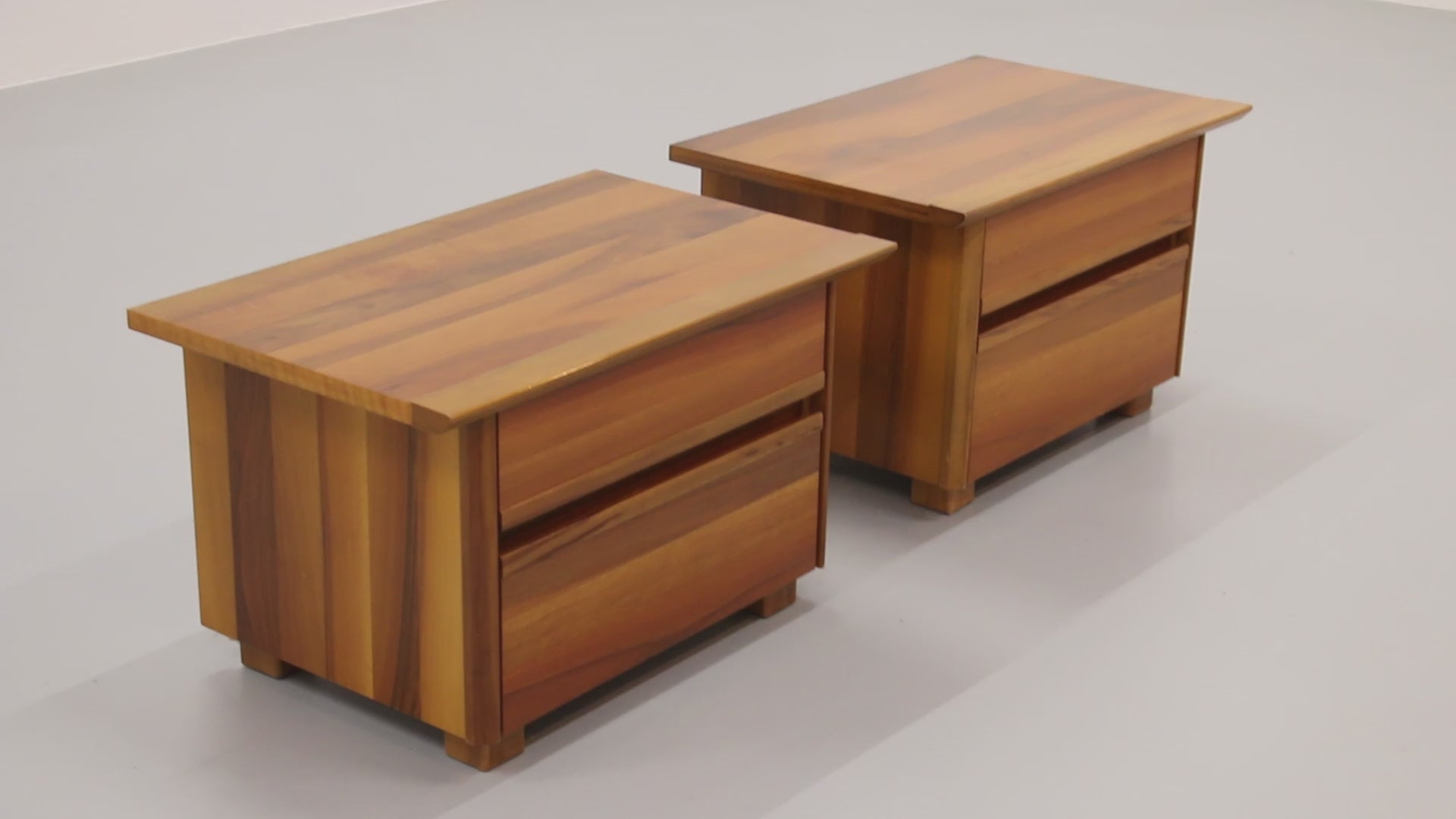 Italian Walnut Bedside Tables from the 1970s – Timeless Italian Elegance