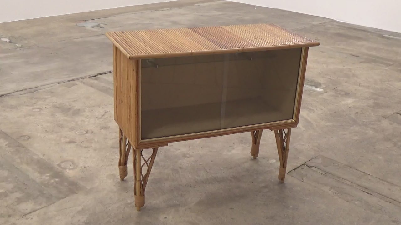 Bamboe bar kast met glazen deurtjes