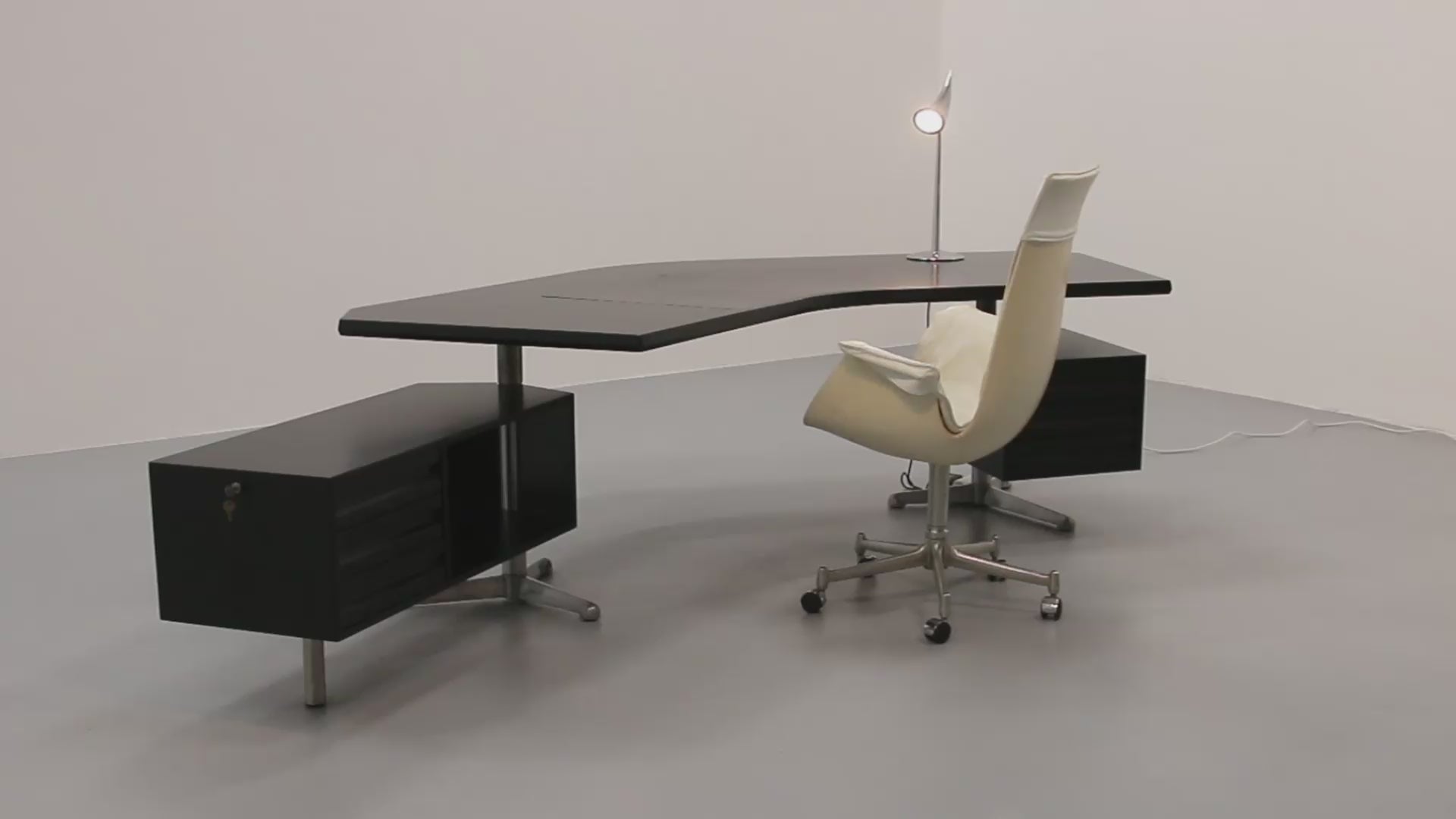 Osvaldo Borsani for Tecno ‘T96’ Executive Corner Desk in Black Lacquered Wood