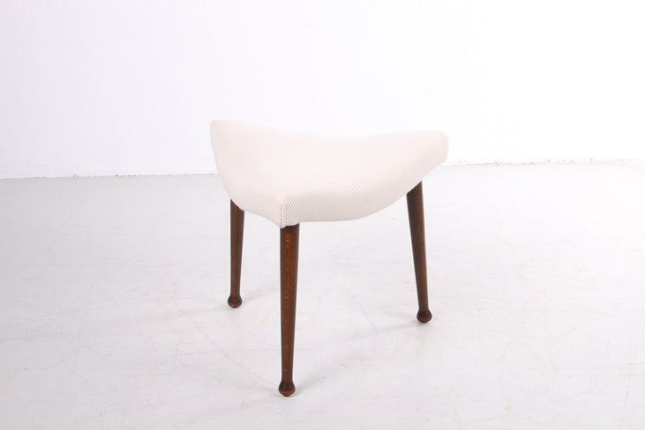 Scandinavische hocker opnieuw gestoffeerd ontwerp jaren60 zijkant