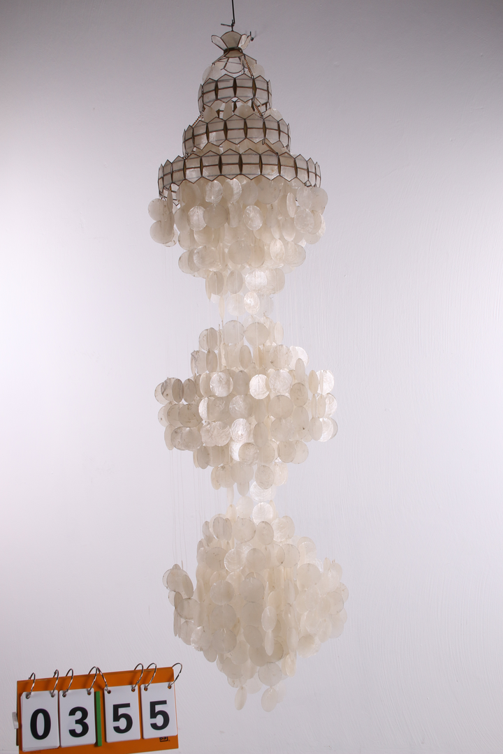 Vintage Windvanger kroonluchter gemaakt van Schelpen Verner Panton stijl jaren60 voorkant