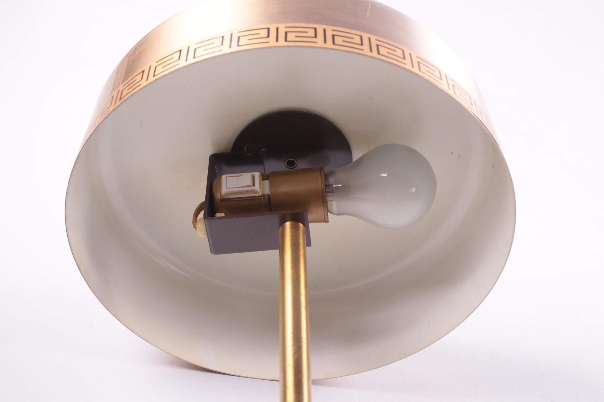 Deense modernistische Model Chief tafellamp van Vitrika, jaren 60 detail onderkant lampekap