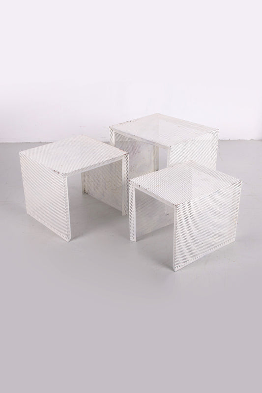 Mathieu Matégot 3 Metelen Nesttafeltjes wit gemaakt in de 60 jaren