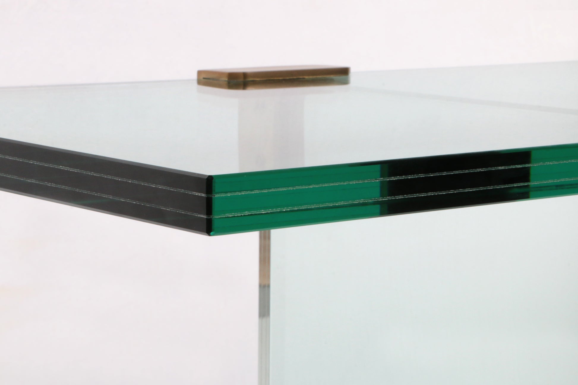 Glazen sidetable design van Peter Ghyczy Model T30,1970