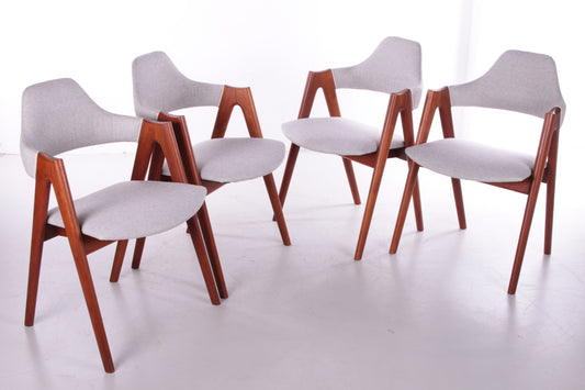 Set van 4 Deens Design eettafelstoelen Model Compas Kai Kristiansen voor sva Mobler totaal beeld voorkant