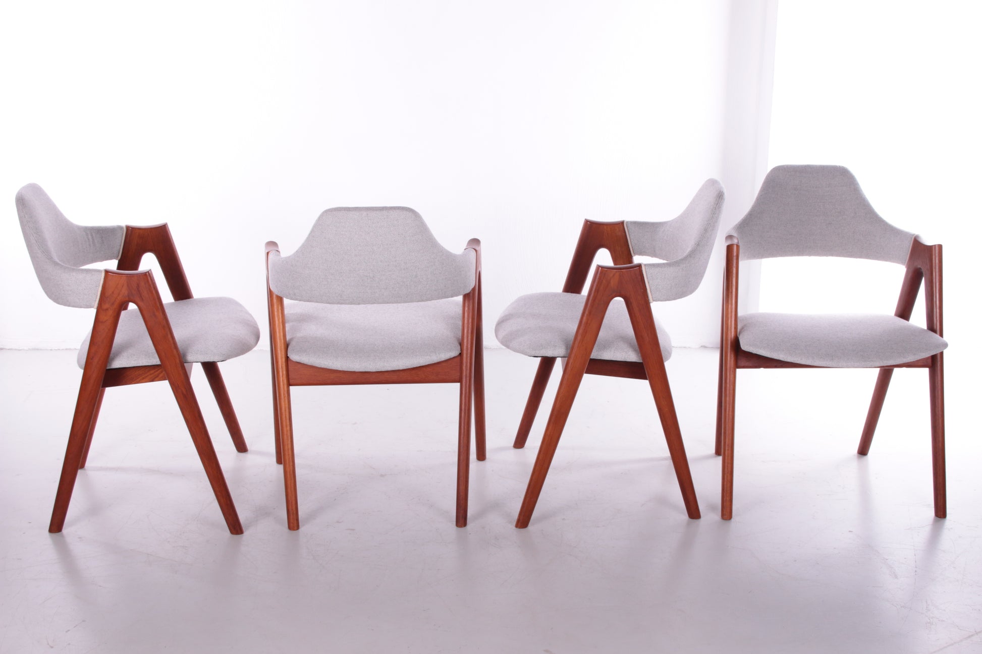 Set van 4 Deens Design eettafelstoelen Model Compas Kai Kristiansen voor sva Mobler alle zijdes stoel 