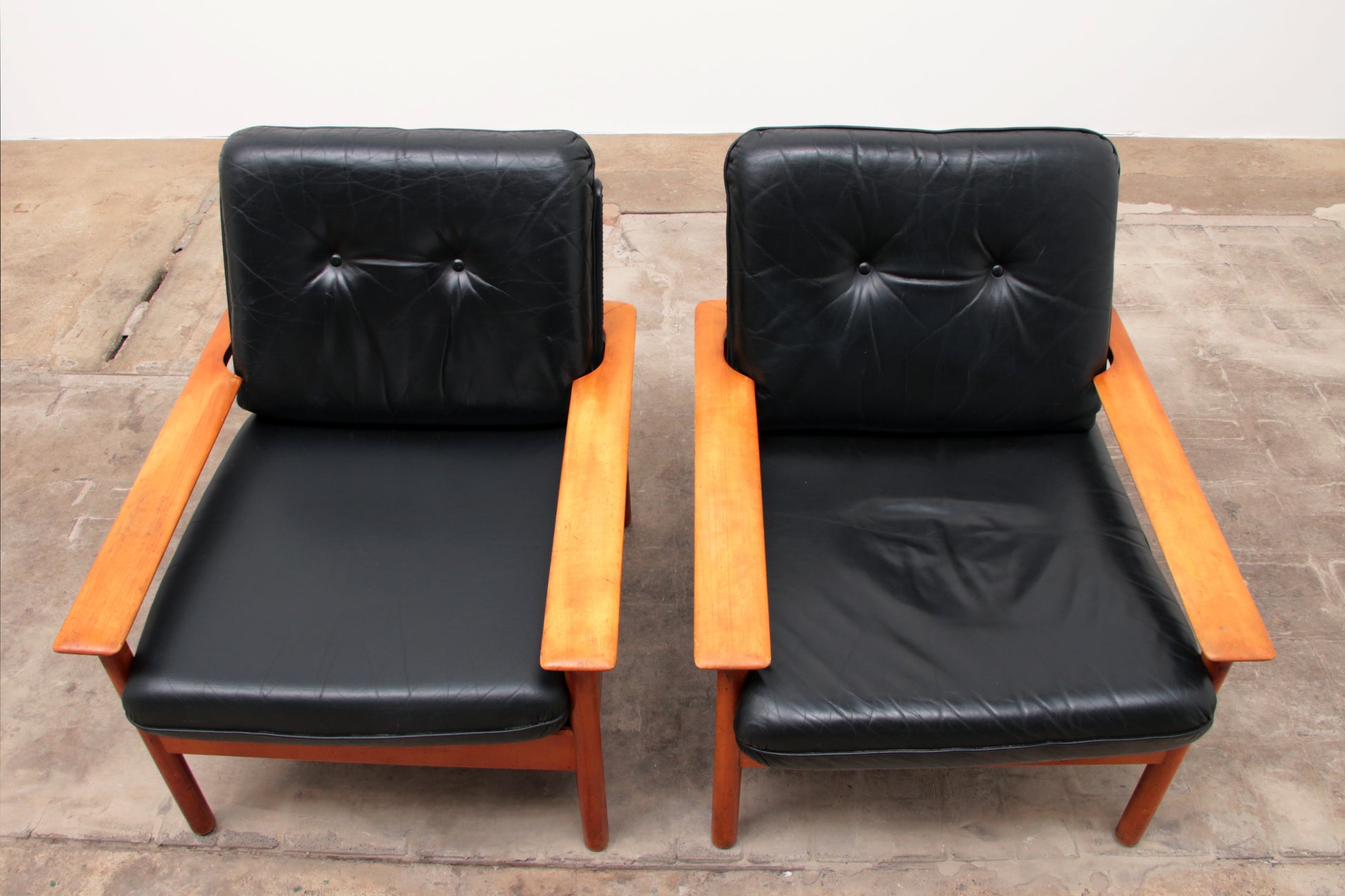 Vintage zwarte Relaxstoelen zwart leer,1960 set van 2.