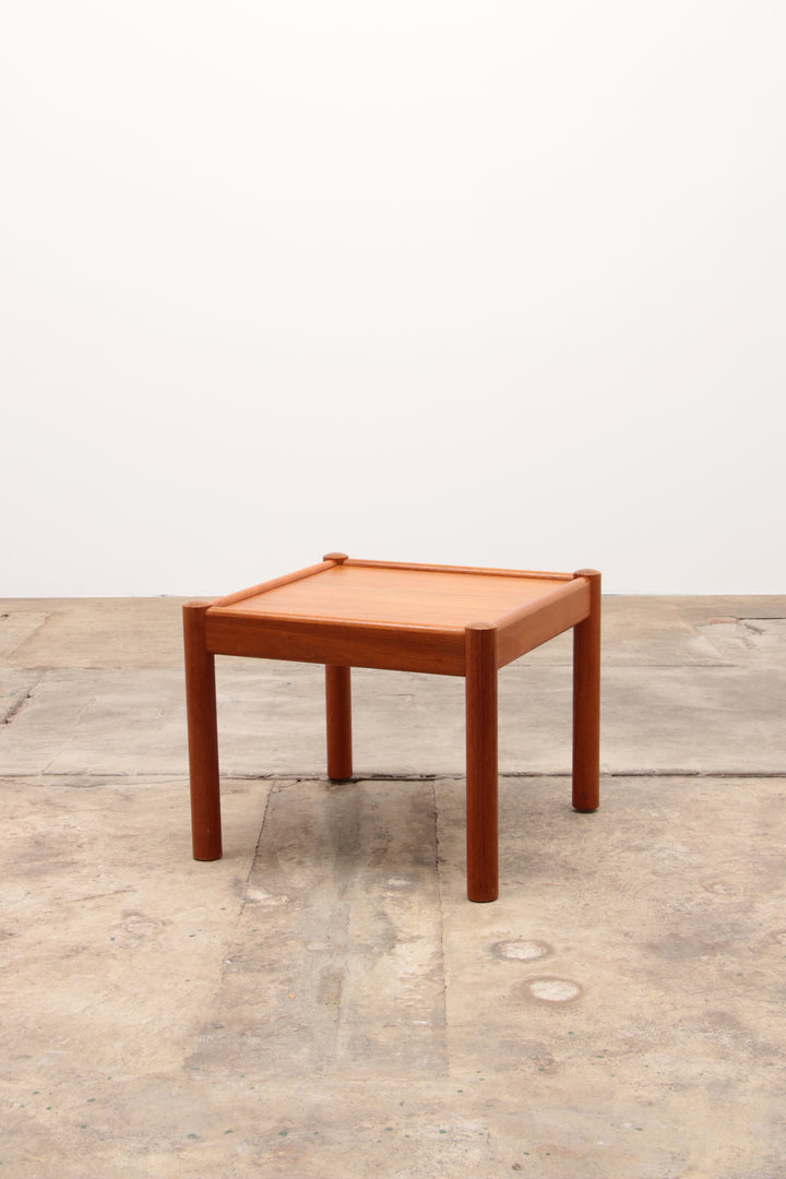 Mooie vintage salontafel gemaakt van teakhout,1960 denemarken.