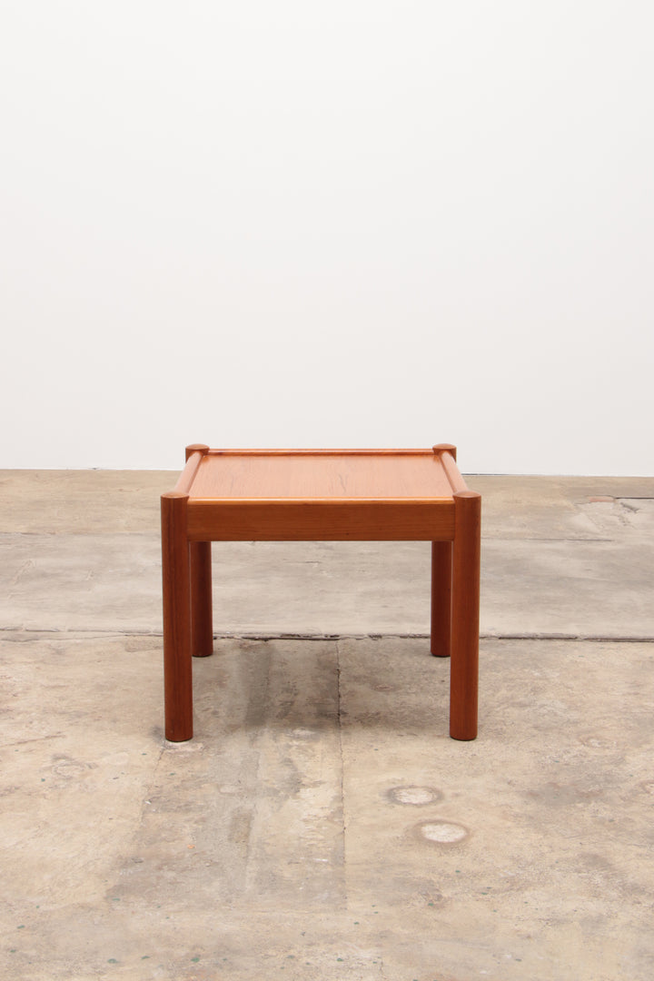 Mooie vintage salontafel gemaakt van teakhout,1960 denemarken.