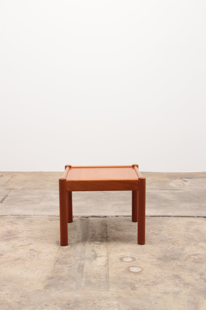 Mooie vintage salontafel gemaakt van teakhout,1960 denemarken.