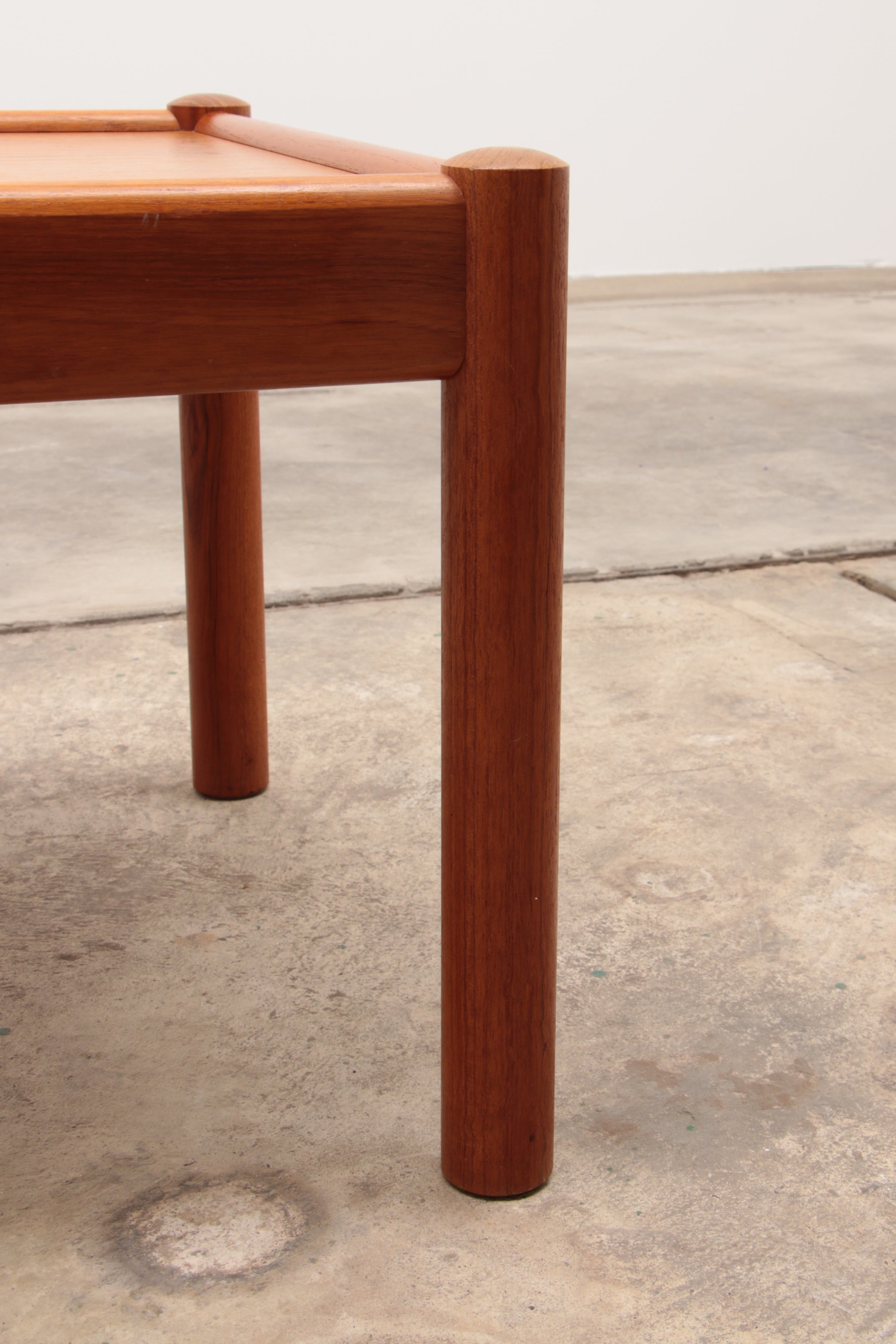 Mooie vintage salontafel gemaakt van teakhout,1960 denemarken.