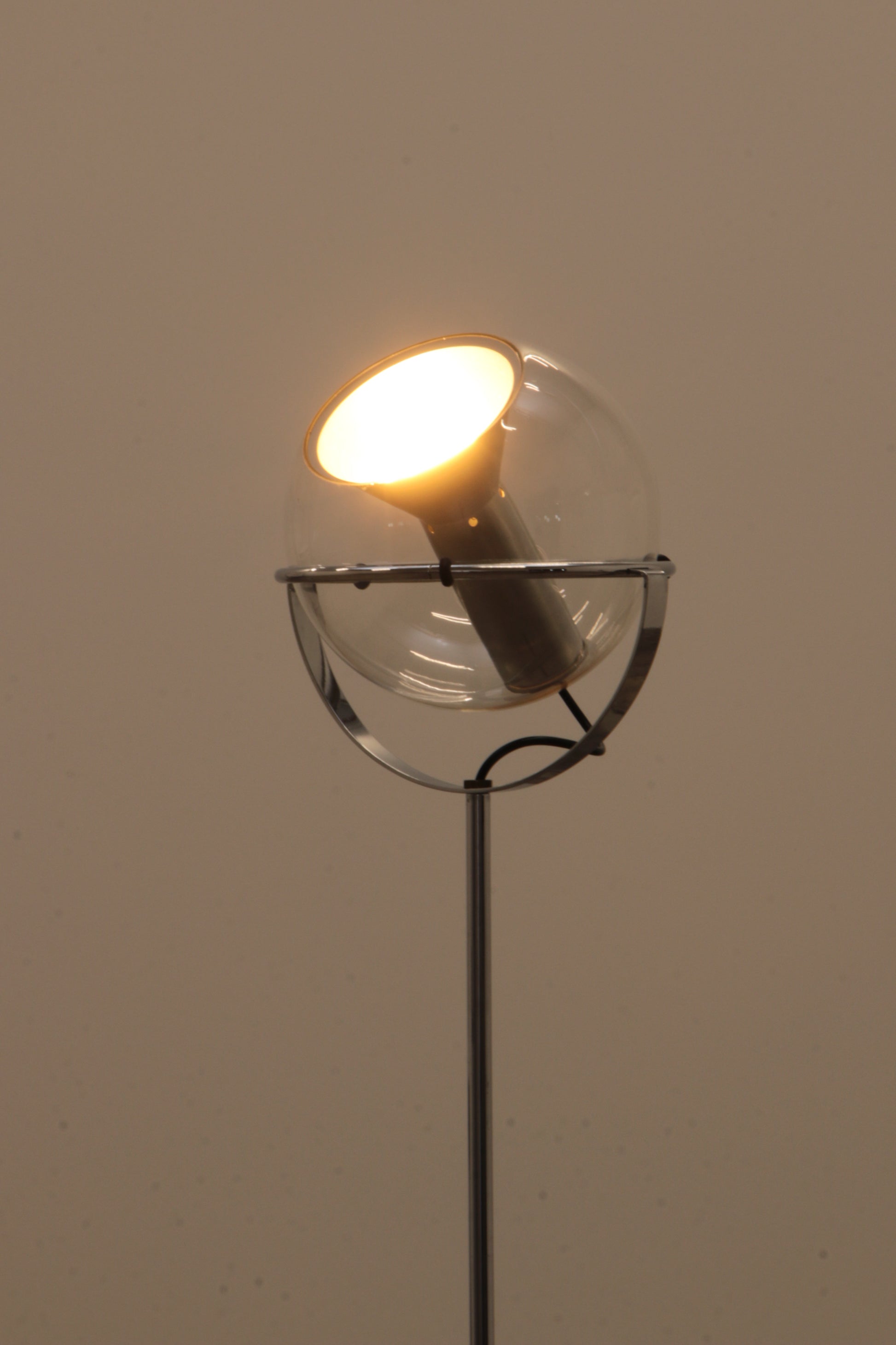 Raak Globe vloerlamp van Frank Ligtelijn,1960s