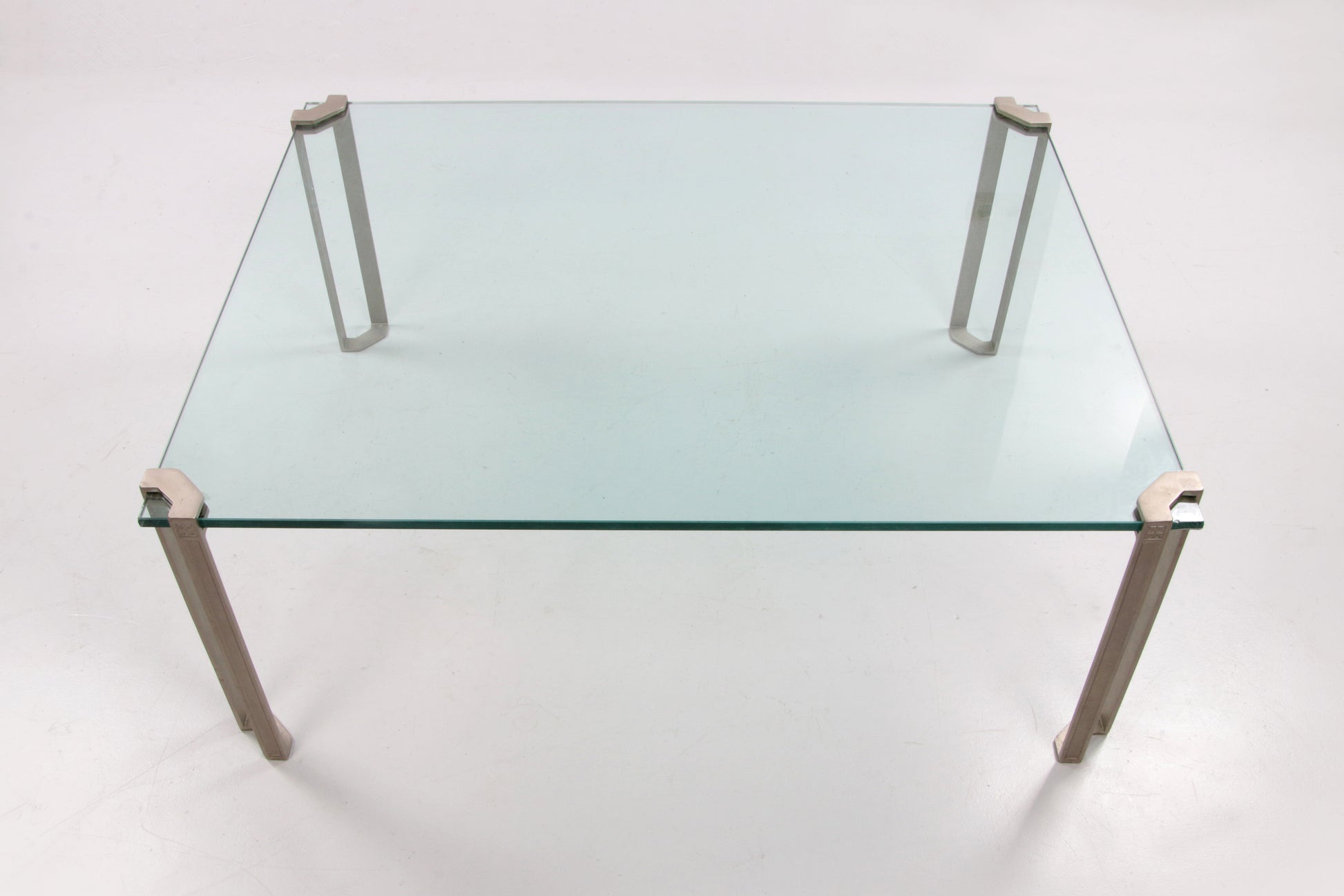 Salontafel T24 design van Peter Ghyczy 70 jaren