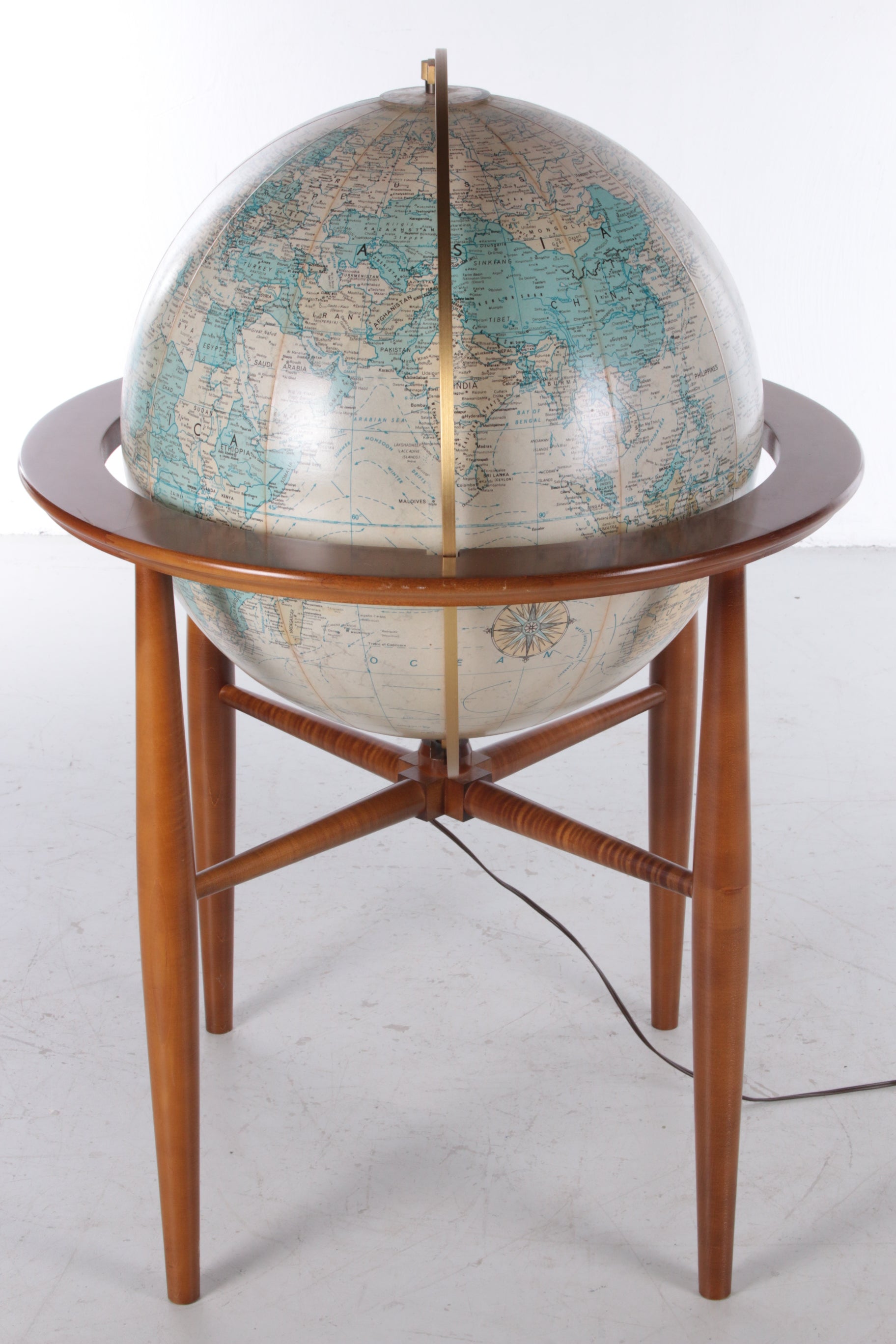 Prachtige Globe van Replogie op mahonievoet,1960 zijkant