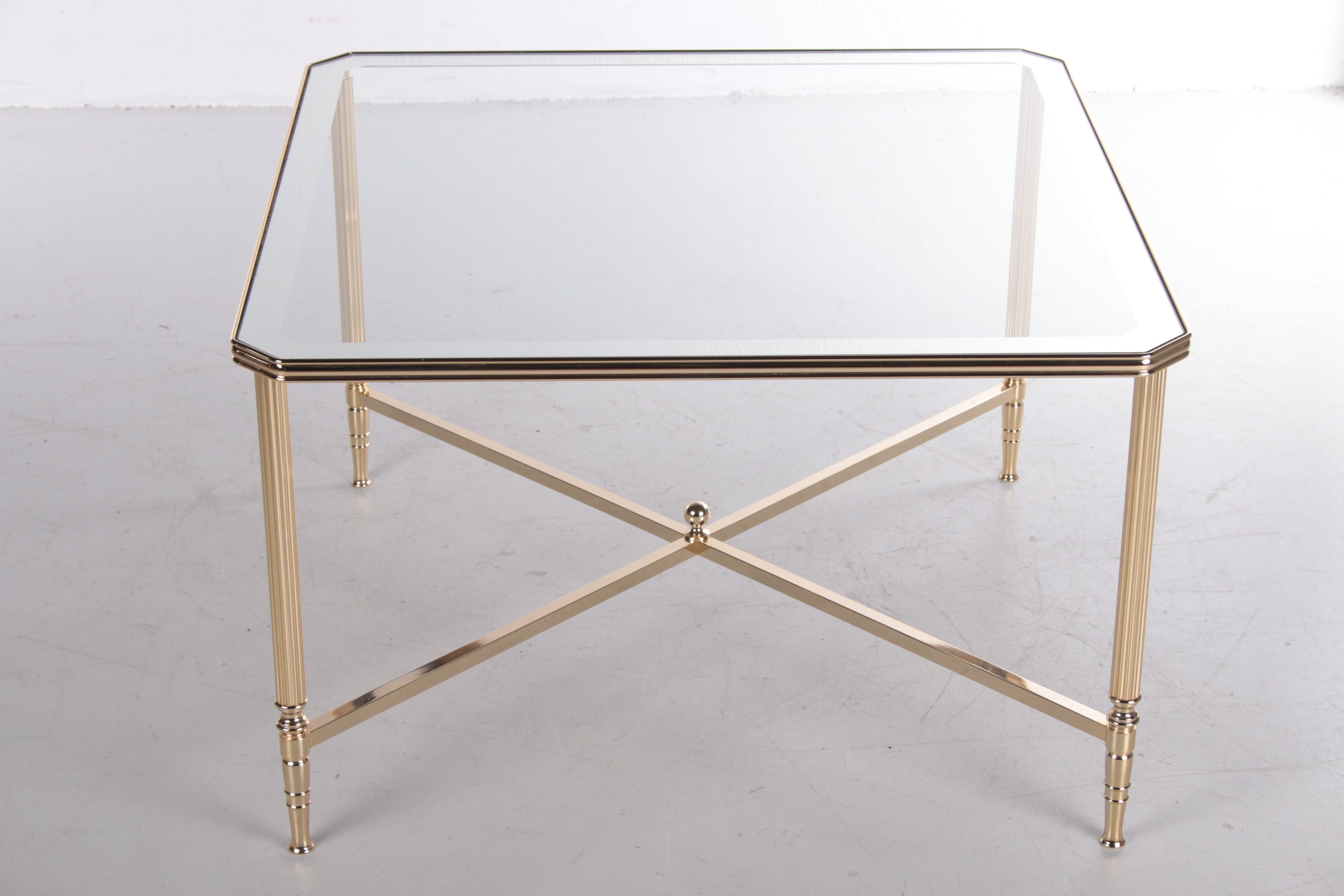 Hollywood Regency Italiaanse 5delige bijzettafels messing frames met gespiegelde bladen zonder tafeltjes