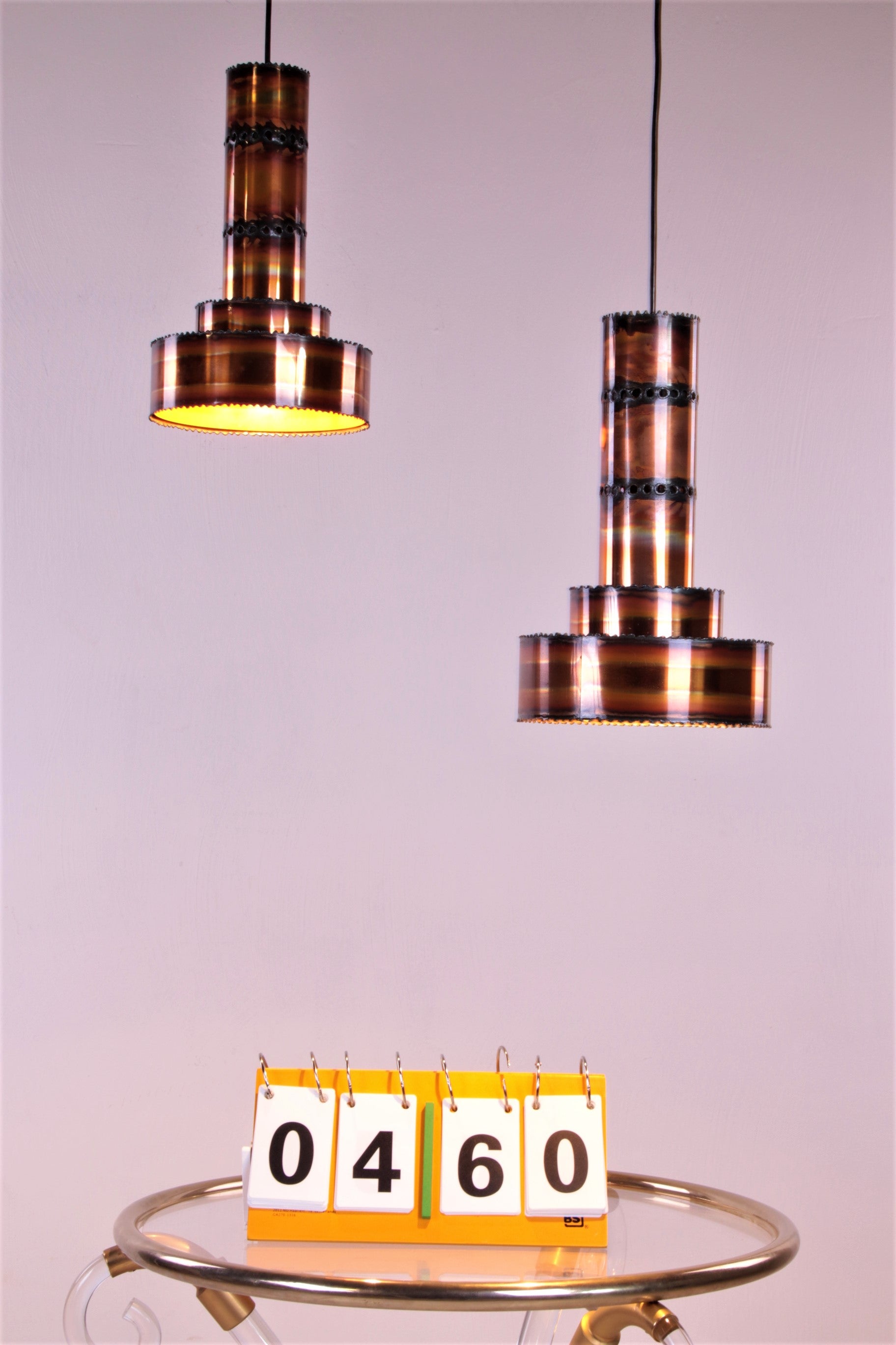 Set van twee Svend Aage Holm Sørensen hanglampen voorkant licht aan
