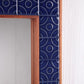Deense designer spiegel met blauwe tegelrand