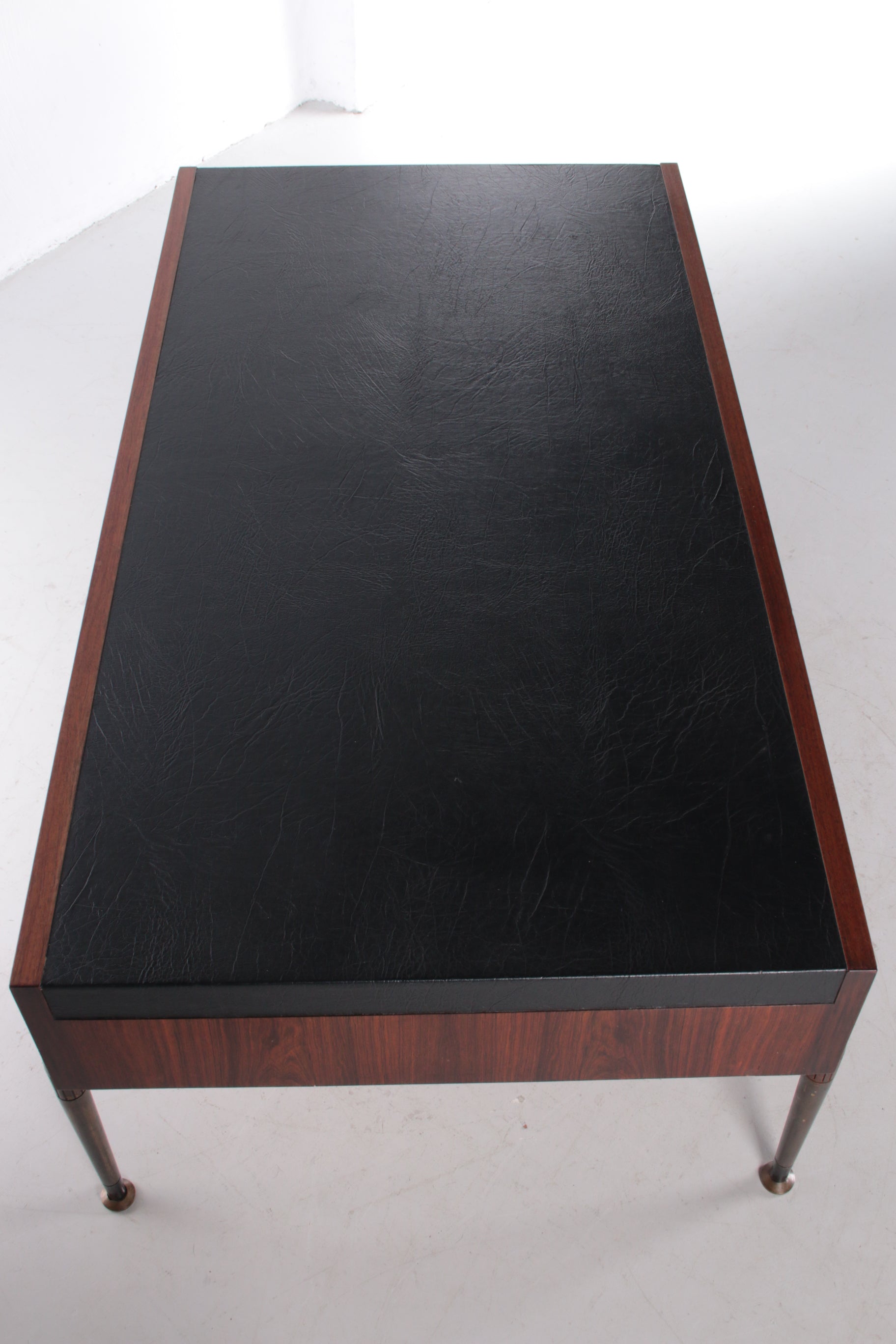 Mid-century Salontafel bekleed met leer en bronzen poten,1960