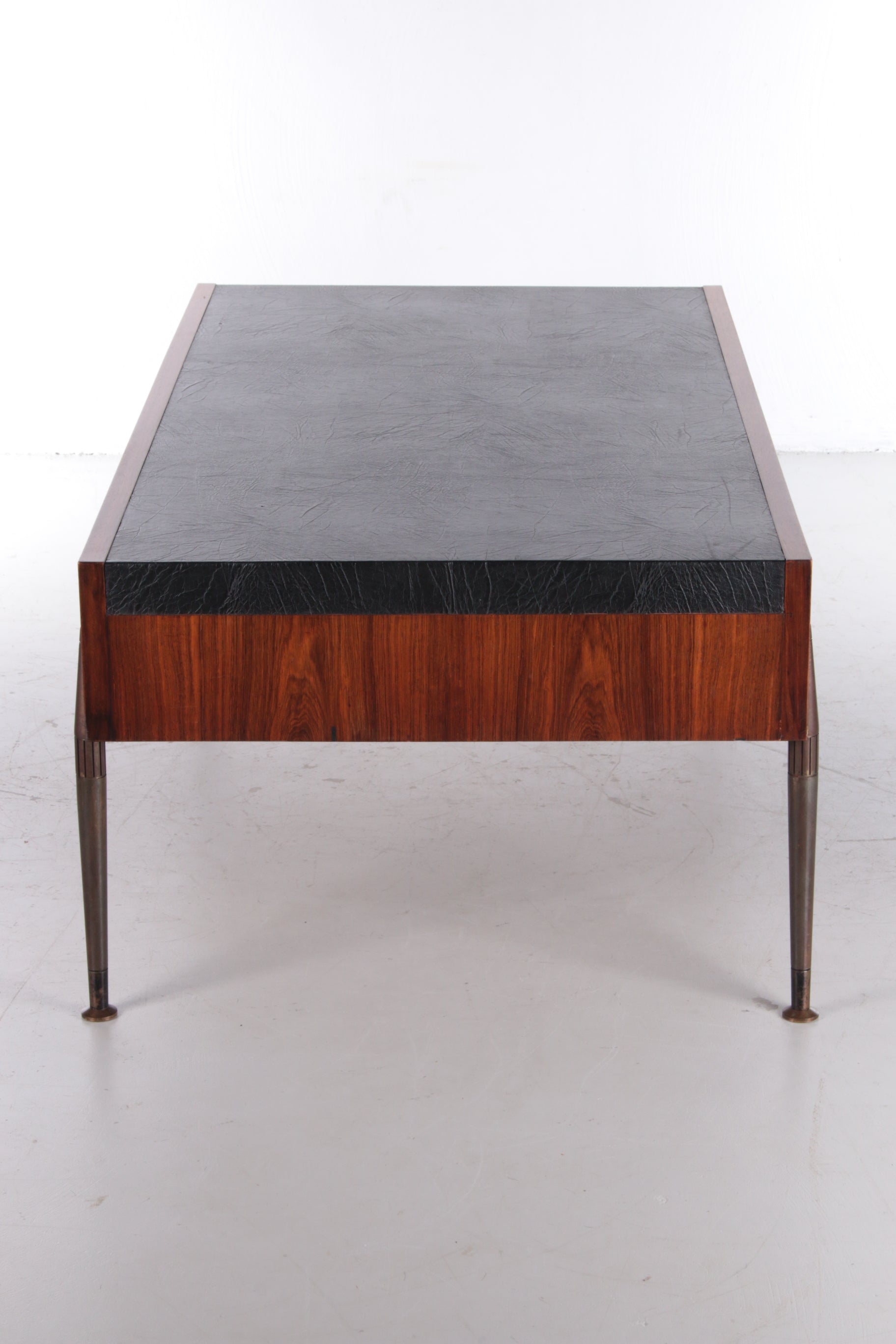 Mid-century Salontafel bekleed met leer en bronzen poten,1960