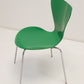 Model 3107 eettafel stoel groen van Arne Jacobsen 1979