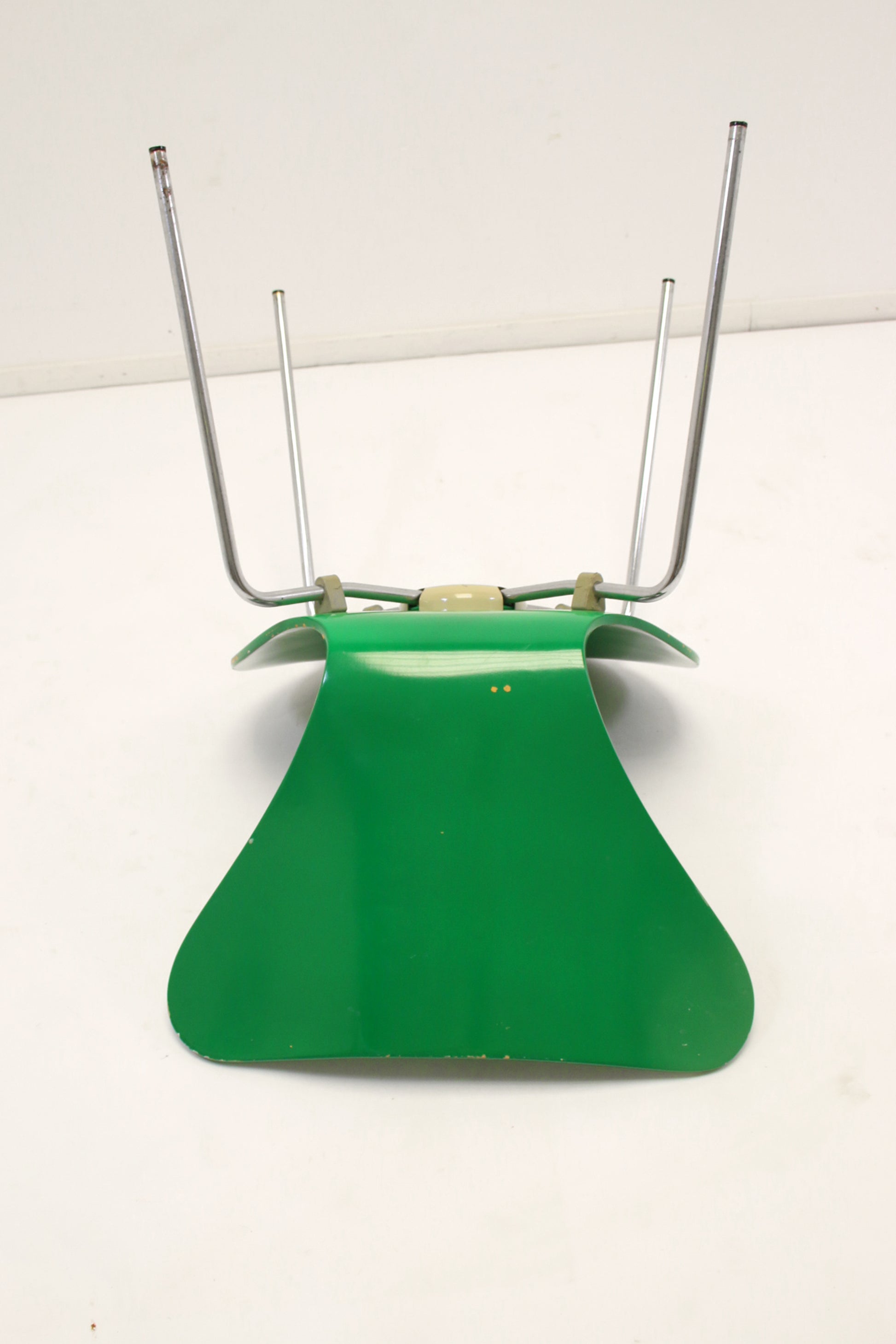 Model 3107 eettafel stoel groen van Arne Jacobsen 1979