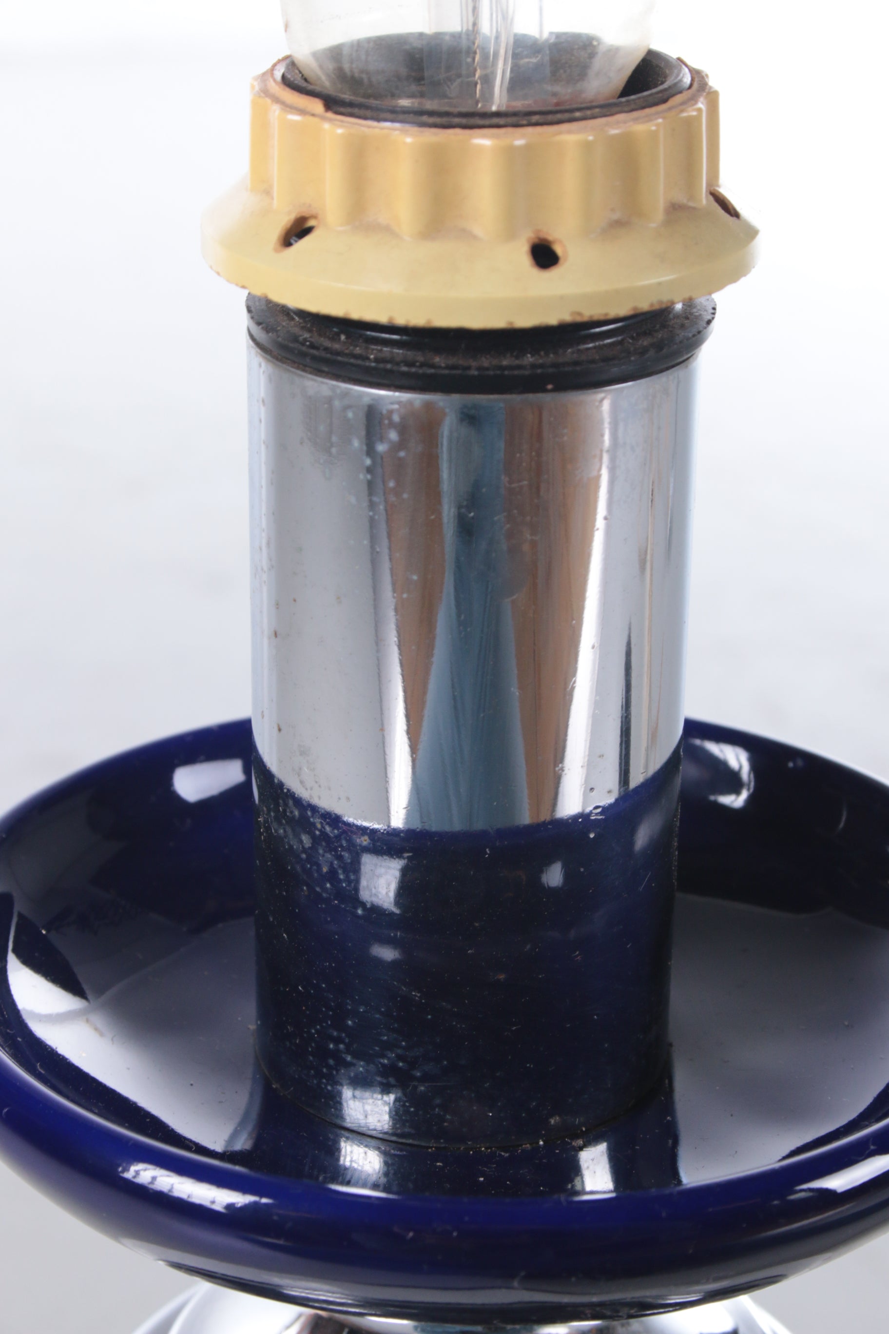 Vintage Lampenvoet van blauw en wit gekleurd glas detail