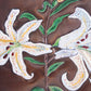 Koperen Wanddecoratie met Emaille Lelies jaren60 detail lelies