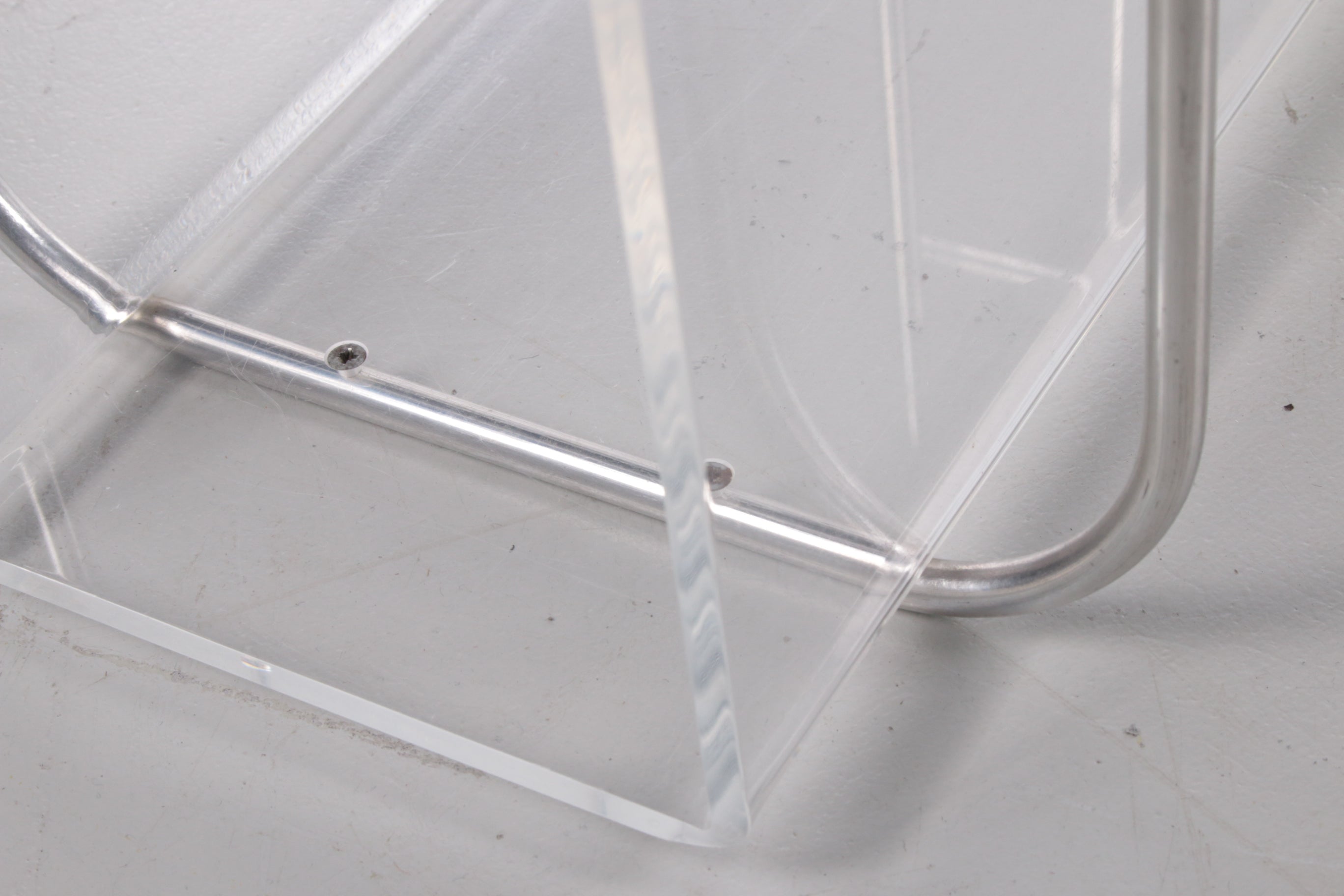 Plexiglas Magazijnrek met metalen accenten,1