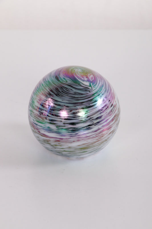 Paperweight van prachtig bewerkt glas grijs paars gekleurd.