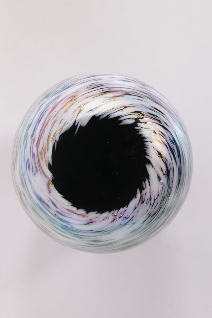 Paperweight van prachtig bewerkt glas grijs paars gekleurd.