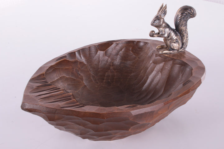 Decoratieve Walnoot houten schaal met Massief  zilveren eekhoorn.