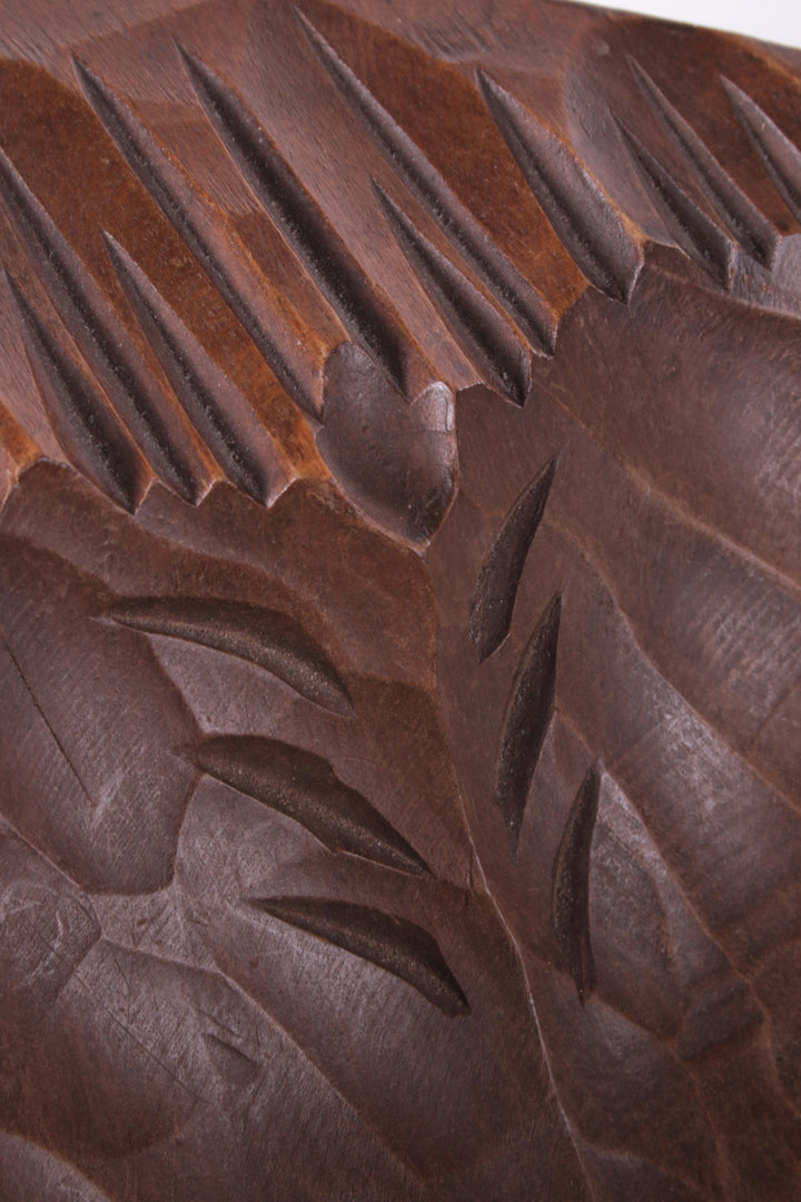 Decoratieve Walnoot houten schaal met Massief  zilveren eekhoorn.