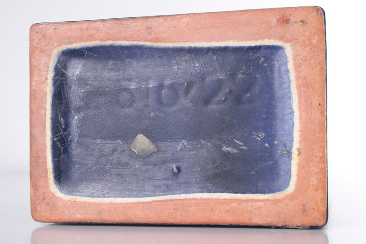 Blauwe en rode keramieken vaas mooi strak model.