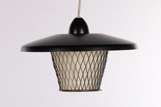 Vintage Hanglamp komt uit Scandinavie gemaakt in de jaren60.