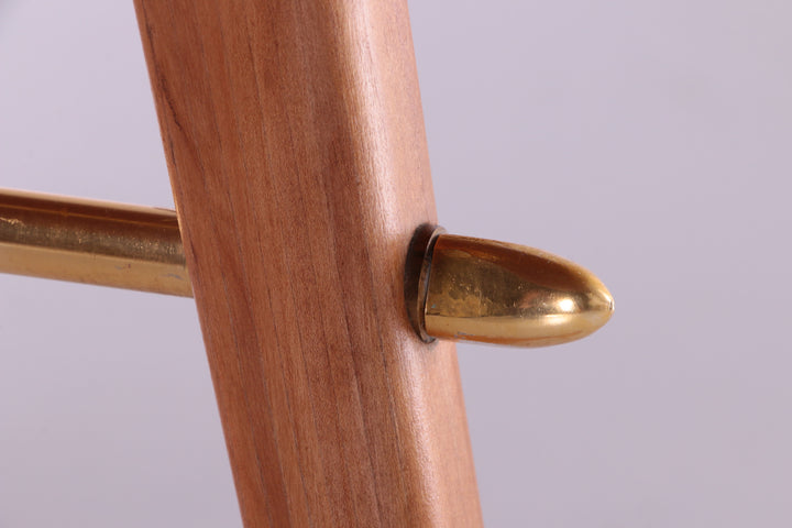 Vintage Salontafel met 3 poten en messing details Scandinavie.