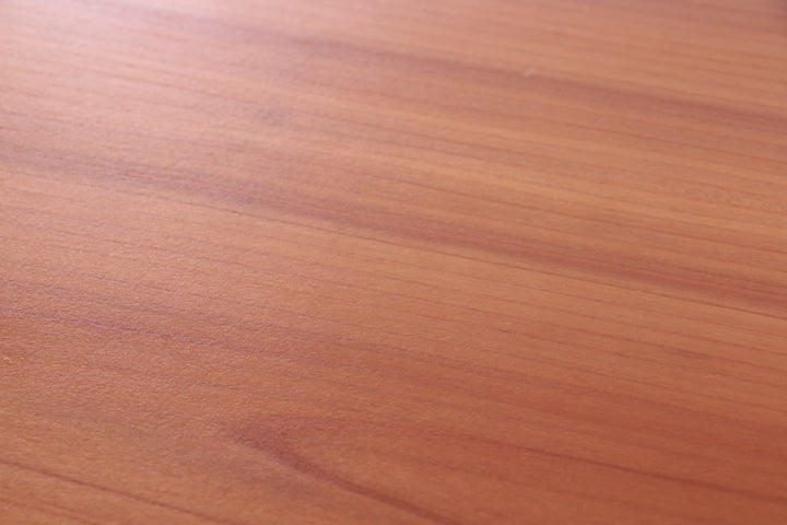 Vintage Salontafel met 3 poten en messing details Scandinavie.