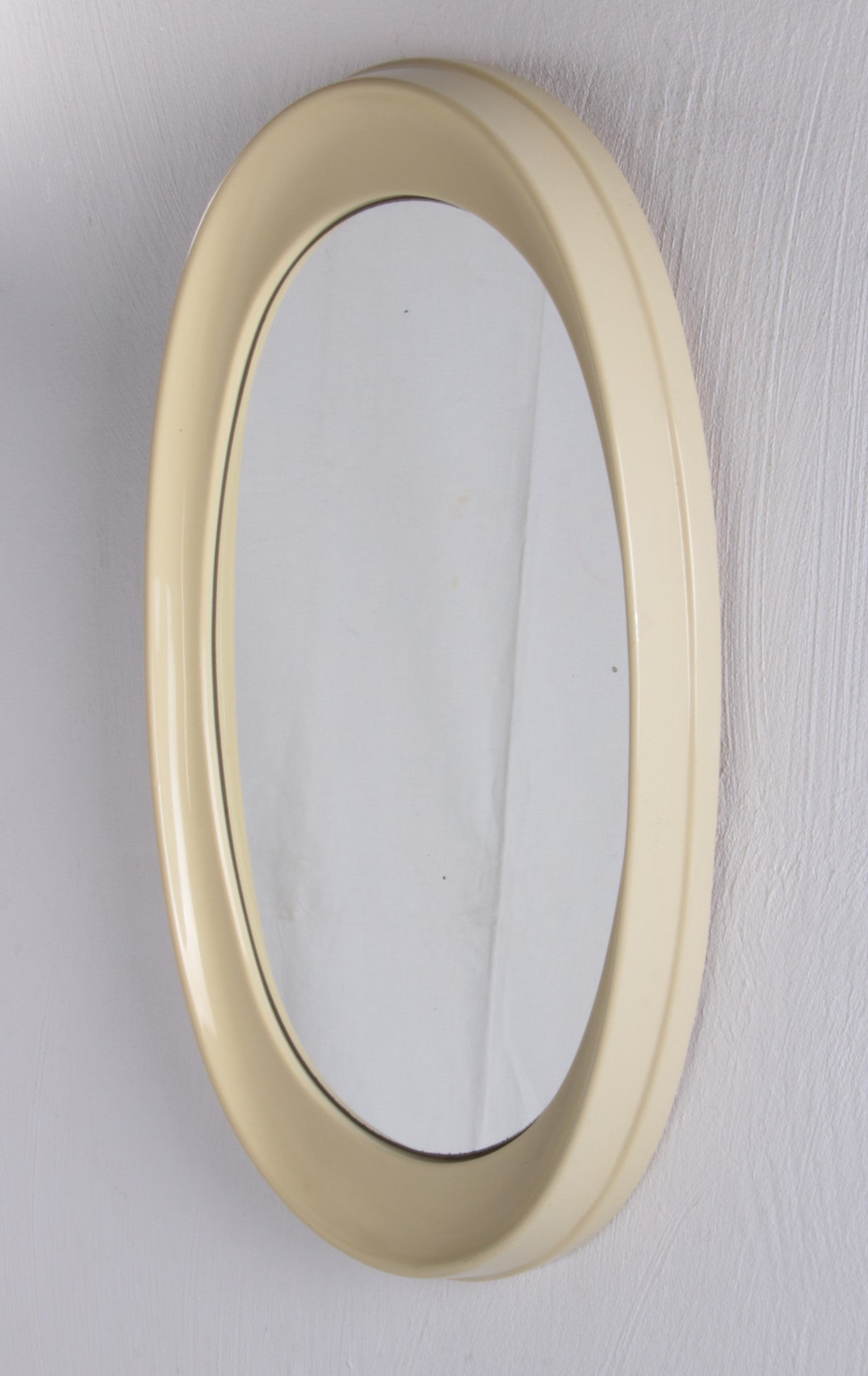 Grote witte ovale Wandspiegel Cattaneo zijkant