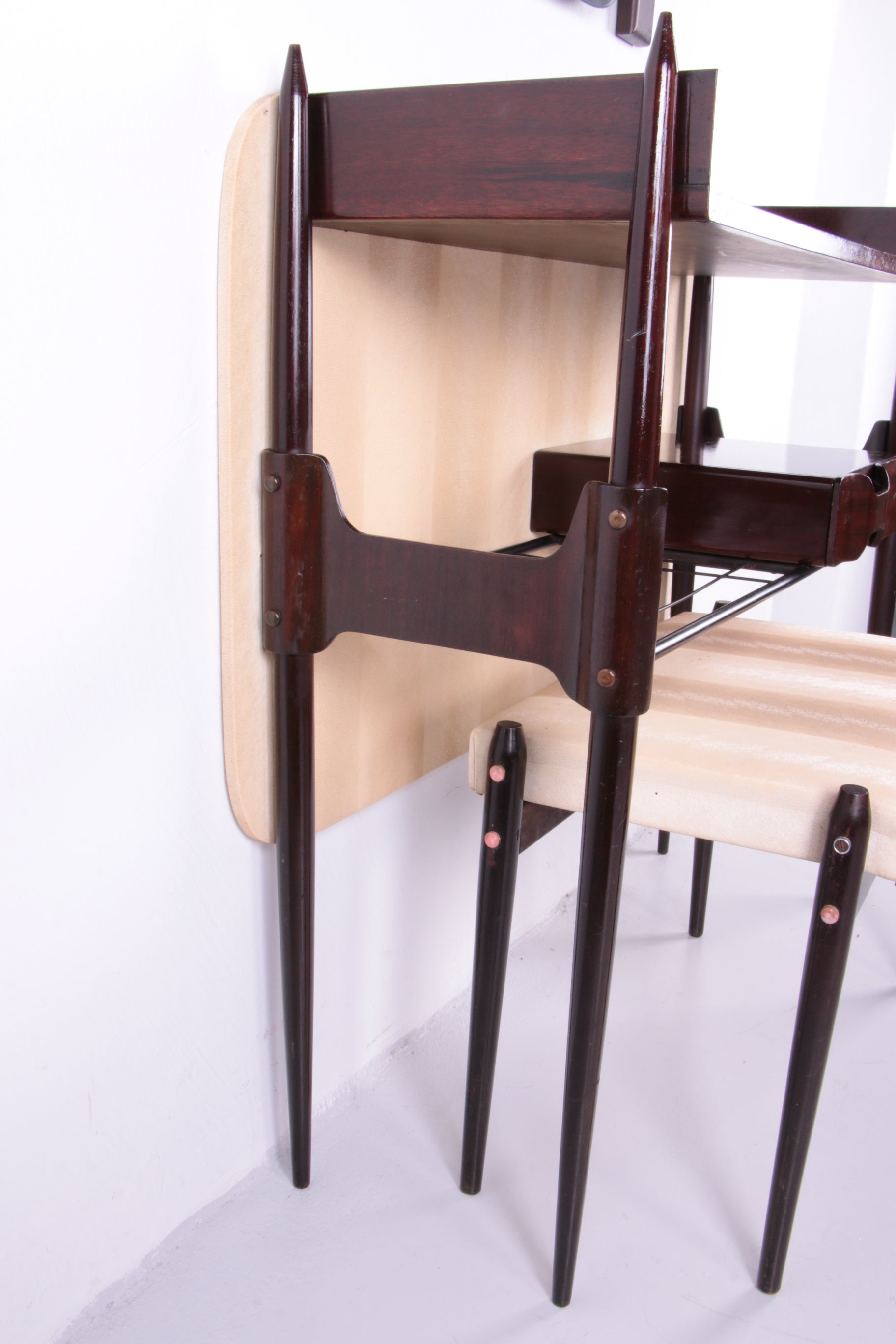 Ico Parisi Wandmeubel met spiegel en krukje 1950 Italie