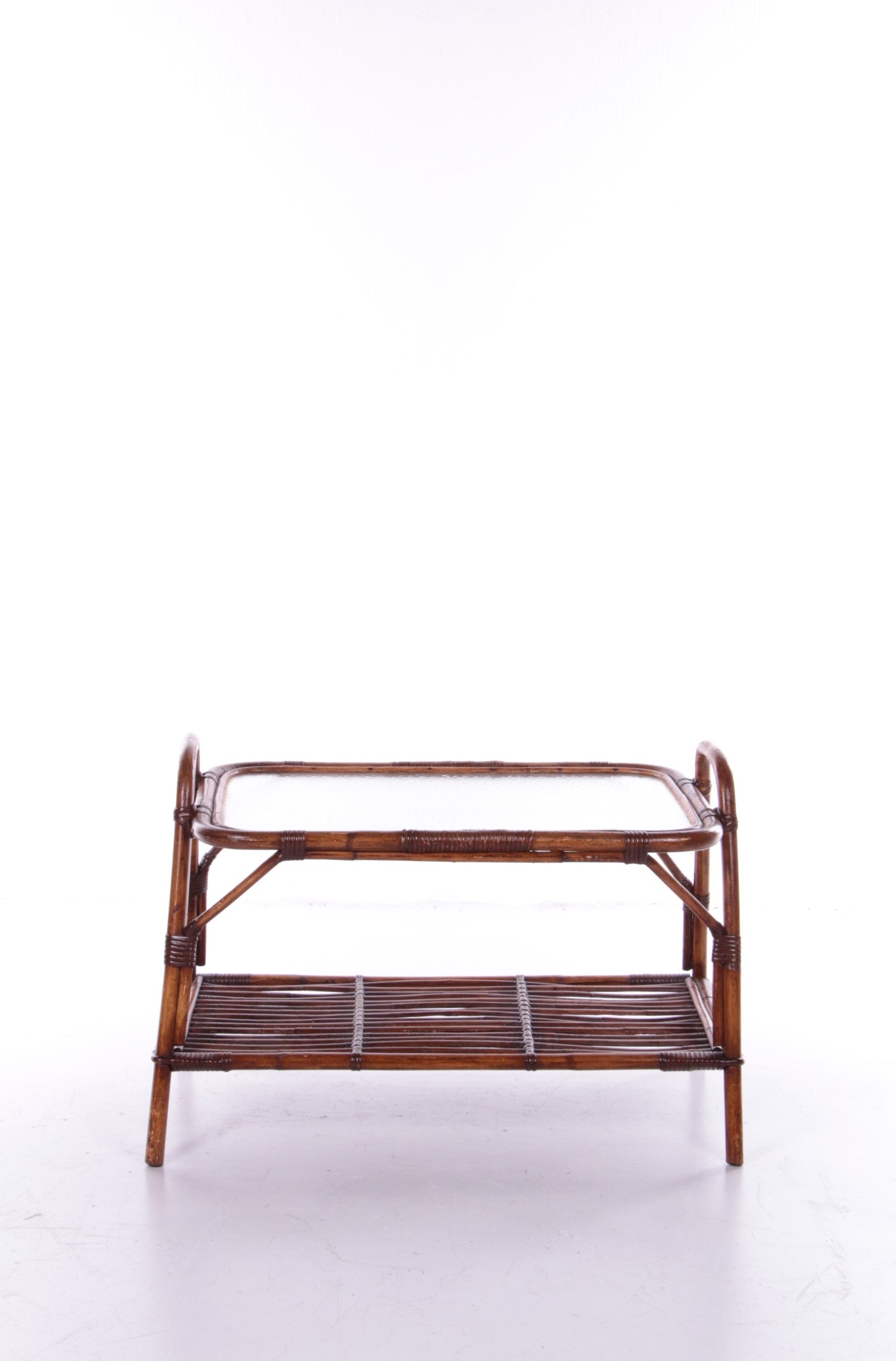 Bamboe bijzettafel met magazijnrekjes Frankrijk jaren60